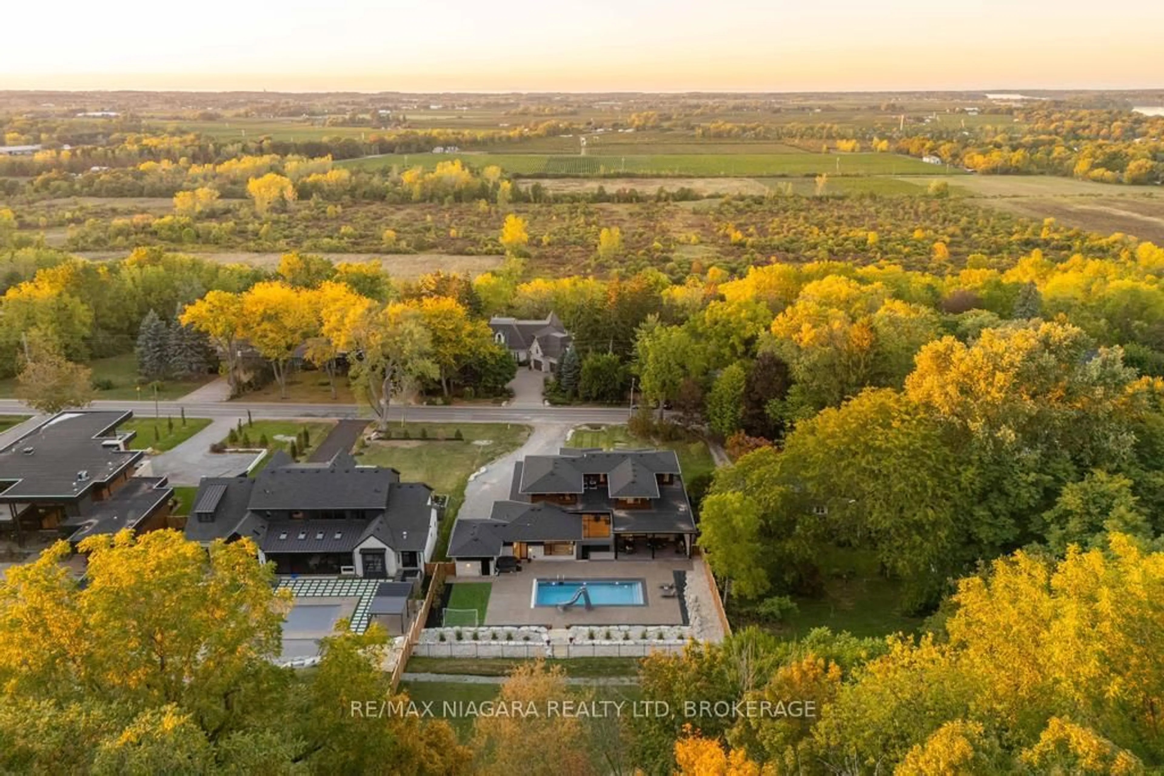 A pic from outside/outdoor area/front of a property/back of a property/a pic from drone, water/lake/river/ocean view for 2005 York Rd, Niagara-on-the-Lake Ontario L0S 1J0