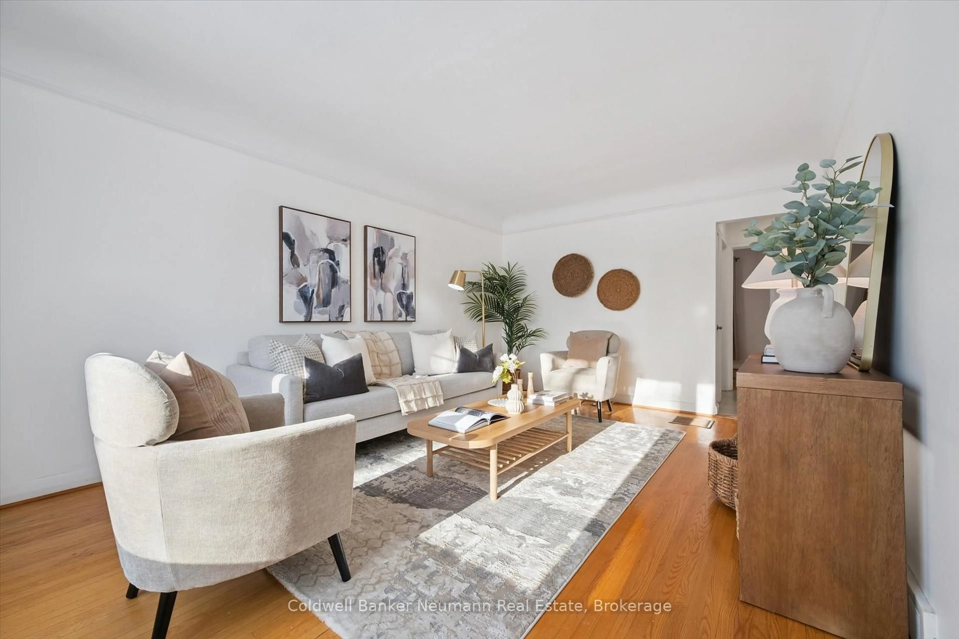 Living room with furniture, wood/laminate floor for 25 Collingwood St, Guelph Ontario N1E 3R2