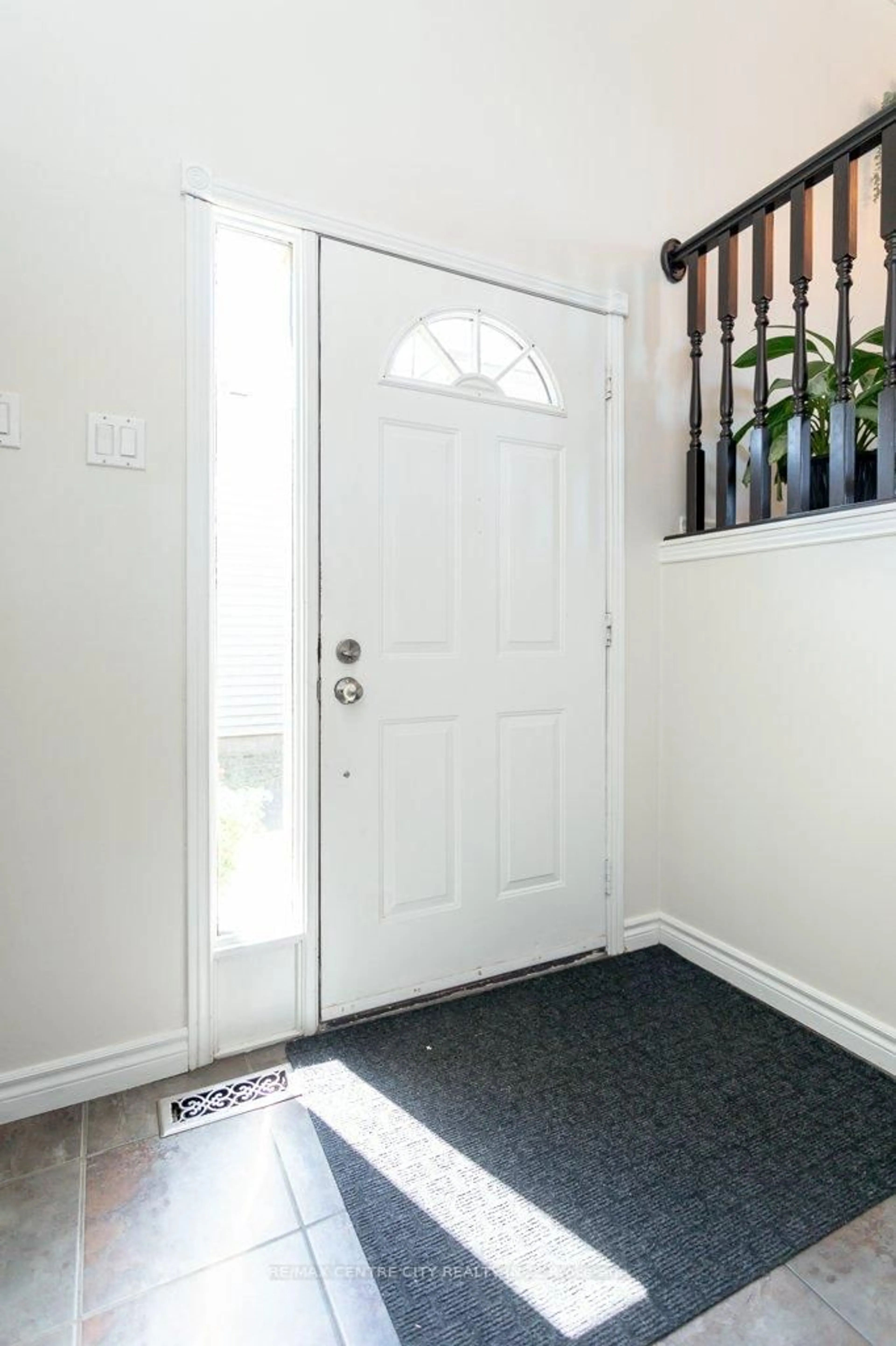 Indoor entryway for 55 Melanie Dr, Aylmer Ontario N5H 3G6