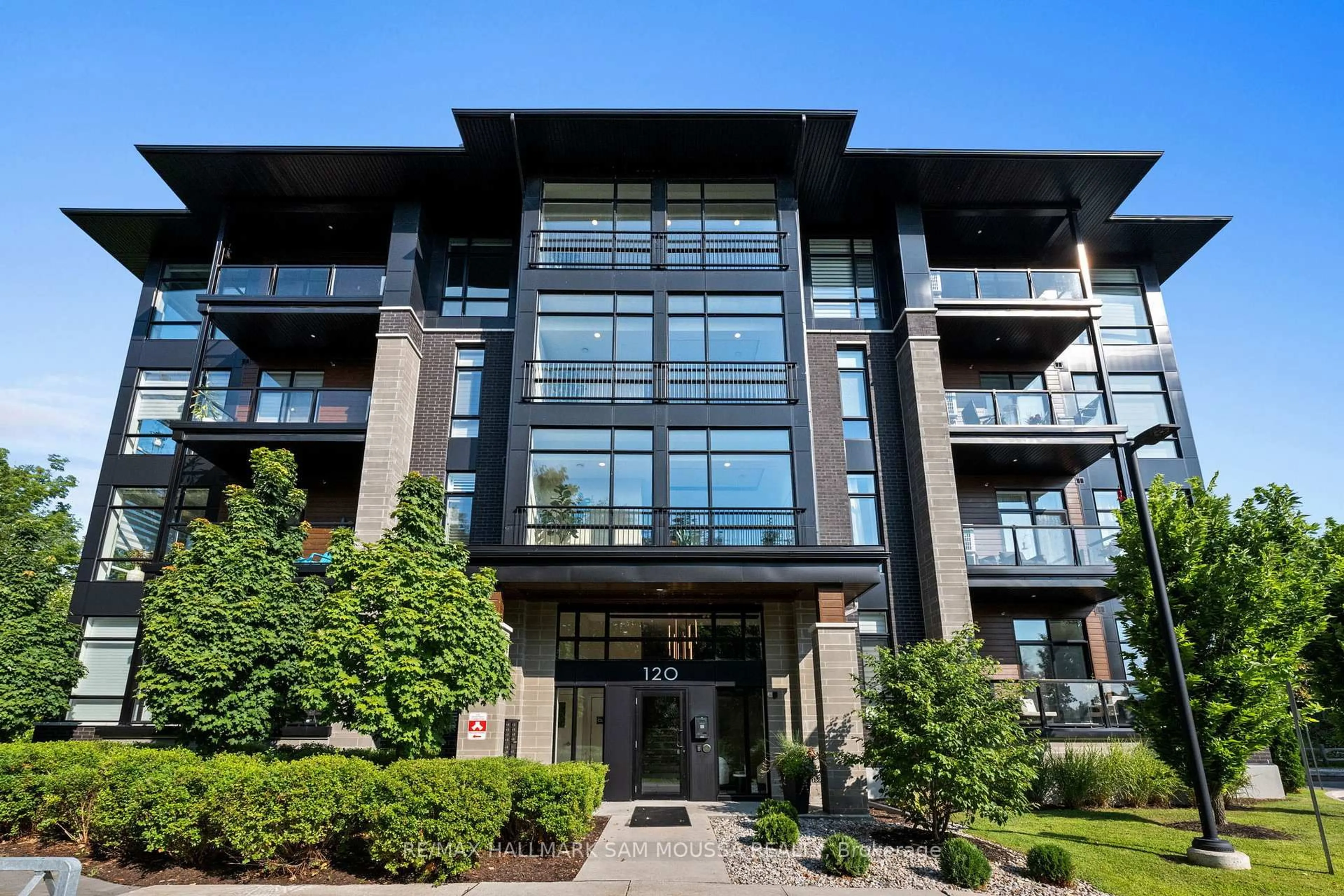 Indoor foyer for 120 Cortile Private #101, Ottawa Ontario K1V 2S8