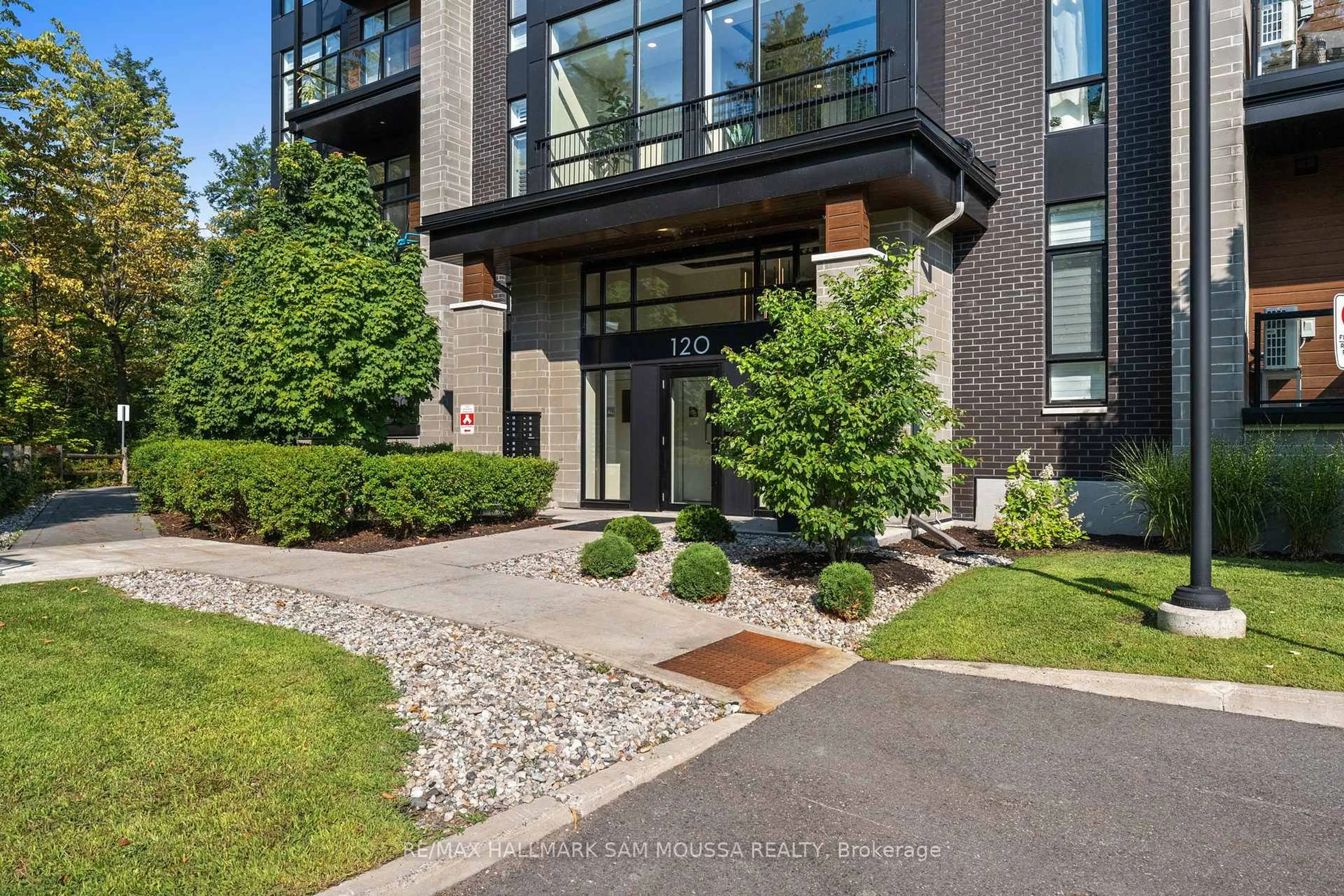 Unknown for 120 Cortile Private #101, Ottawa Ontario K1V 2S8