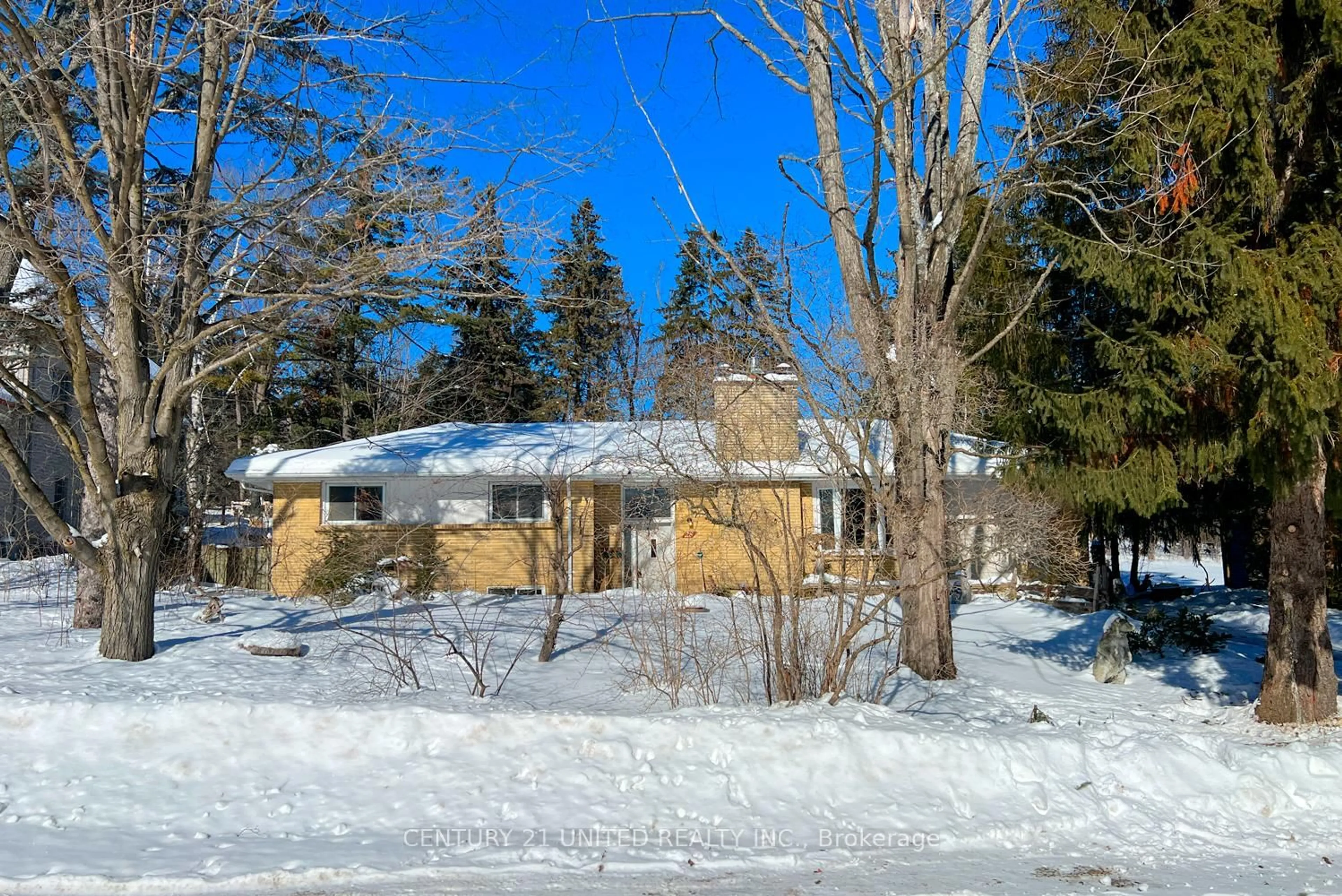 A pic from outside/outdoor area/front of a property/back of a property/a pic from drone, street for 28 Weller Cres, Peterborough Ontario K9J 6J5