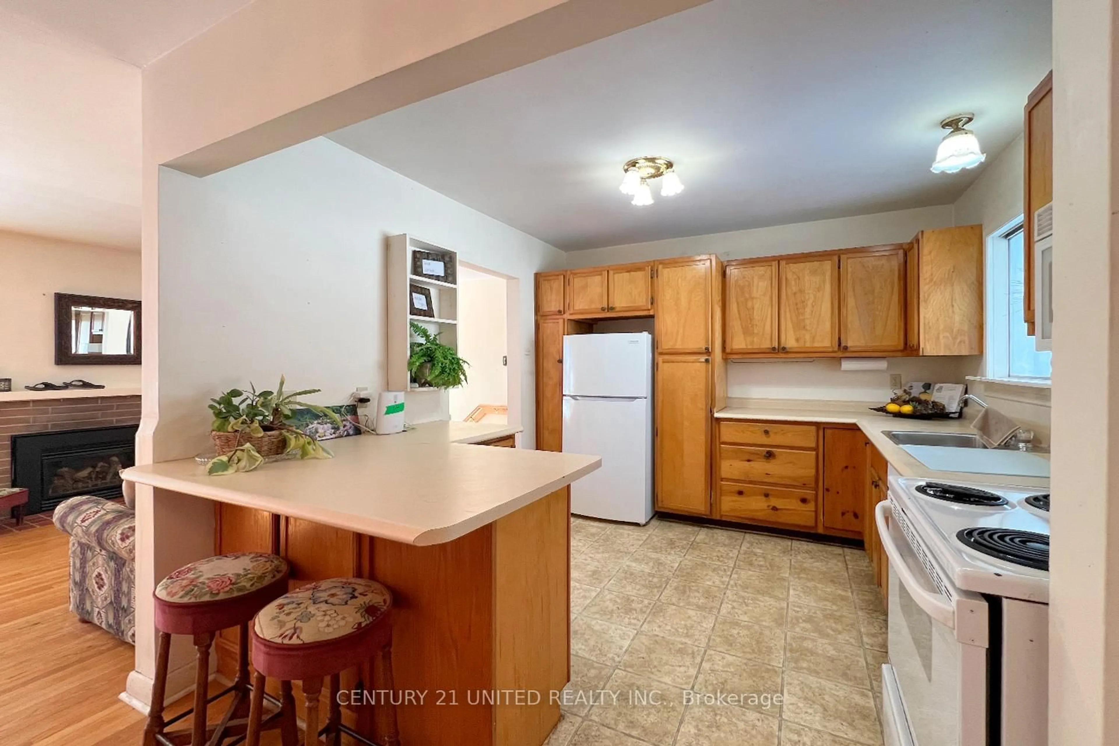 Standard kitchen, unknown for 28 Weller Cres, Peterborough Ontario K9J 6J5