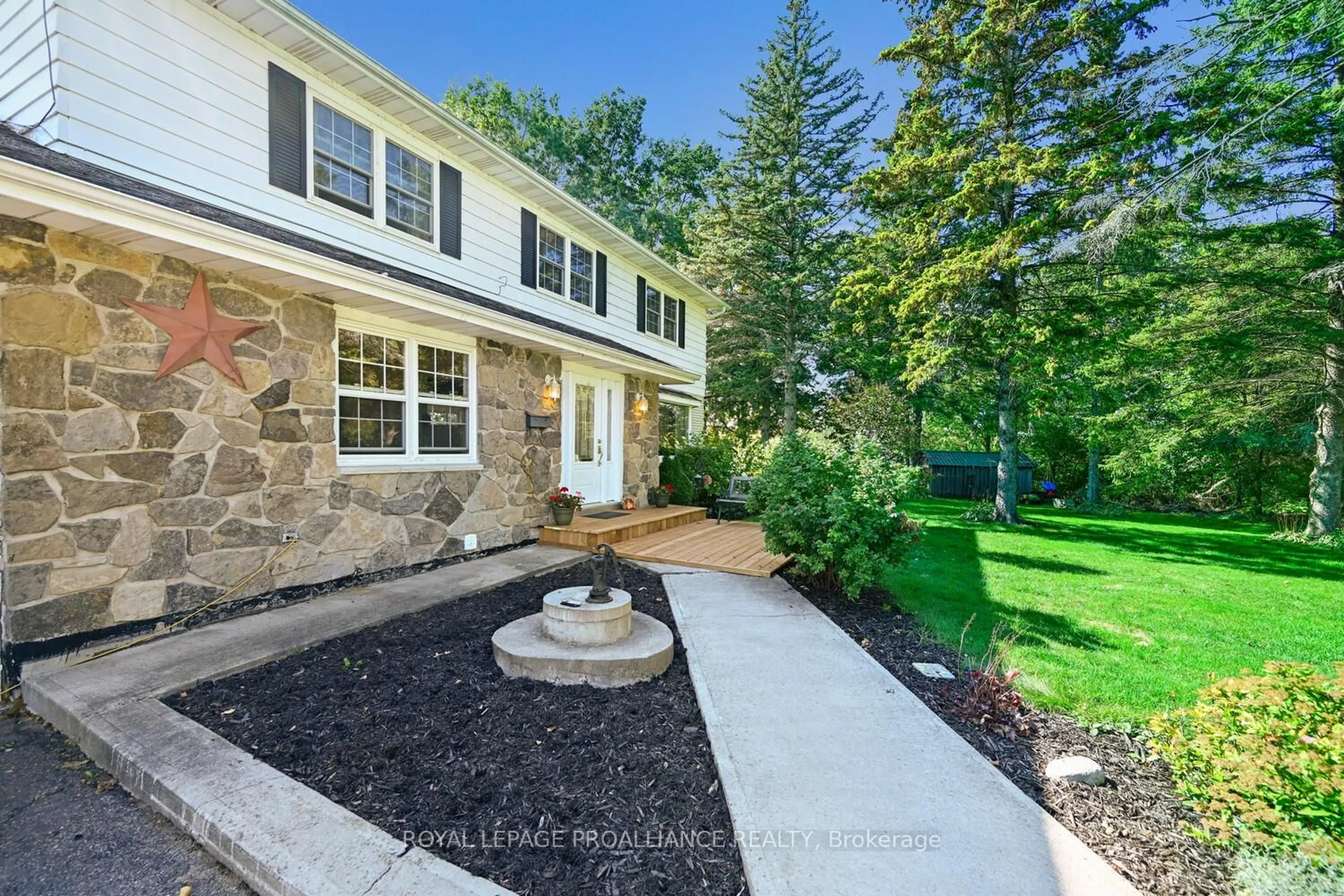 A pic from outside/outdoor area/front of a property/back of a property/a pic from drone, street for 4 Connell Pl, Prescott Ontario K0E 1T0
