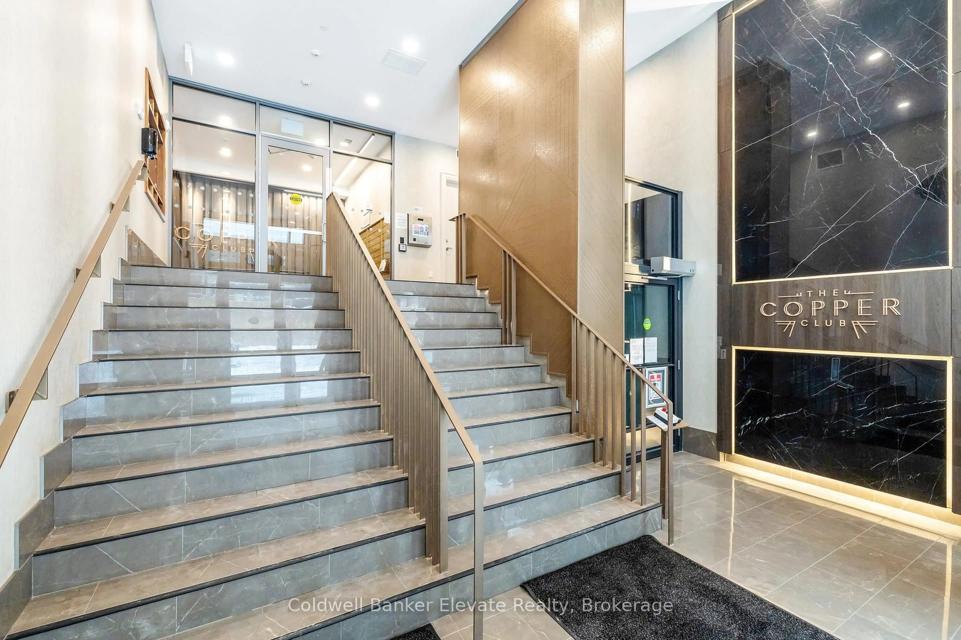 Indoor foyer for 73 Arthur St #209, Guelph Ontario N1E 0S6