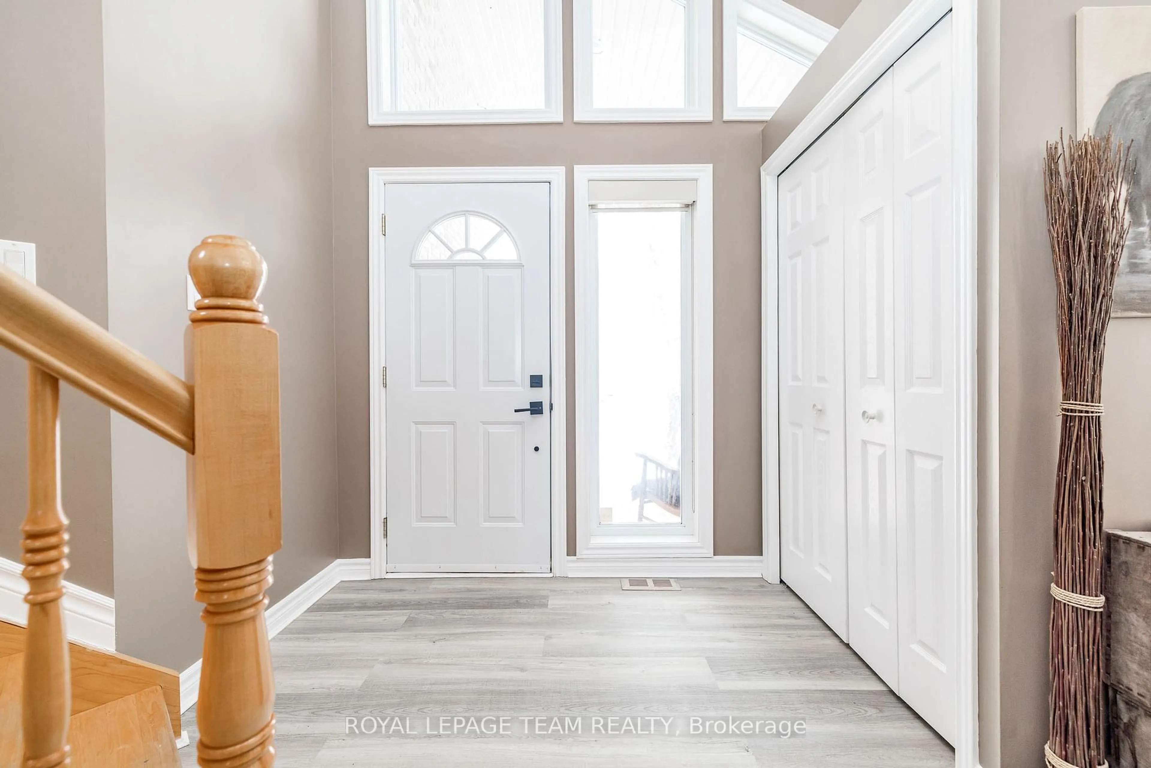 Indoor entryway for 5830 Wood Duck Dr, Osgoode Ontario K0A 2W0
