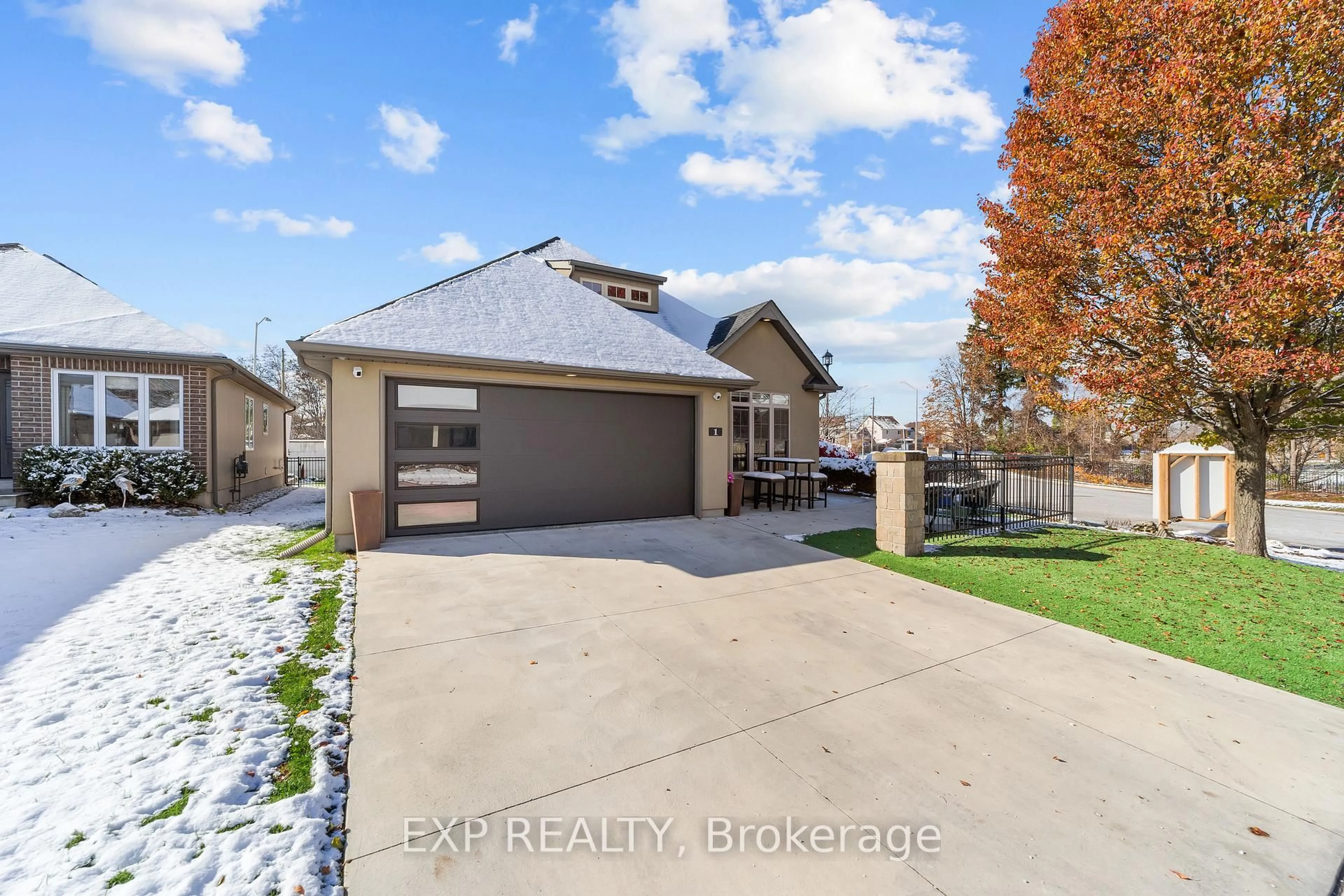 A pic from outside/outdoor area/front of a property/back of a property/a pic from drone, street for 1430 Highbury Ave #1, London East Ontario N5Y 6M4