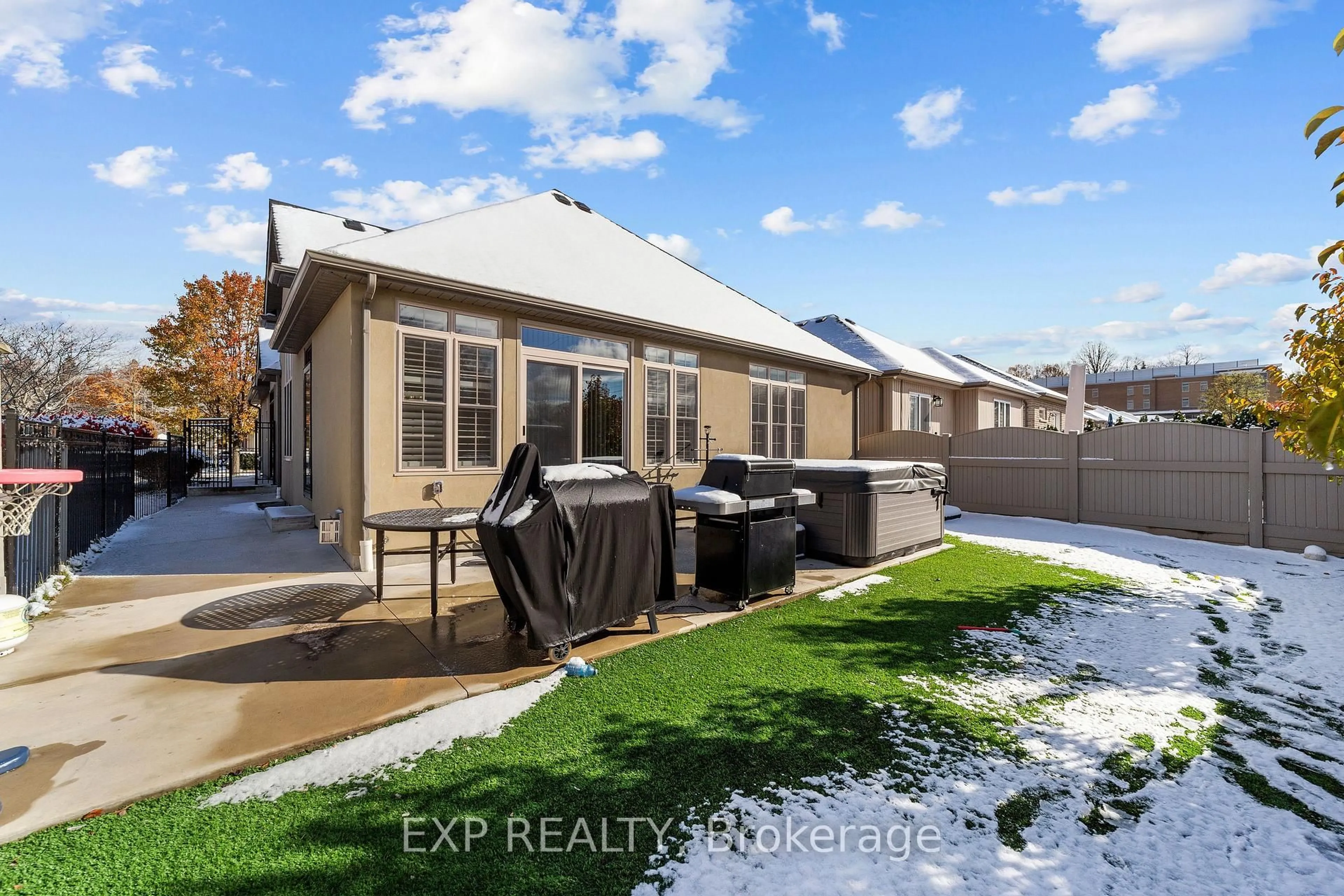 A pic from outside/outdoor area/front of a property/back of a property/a pic from drone, street for 1430 Highbury Ave #1, London East Ontario N5Y 6M4