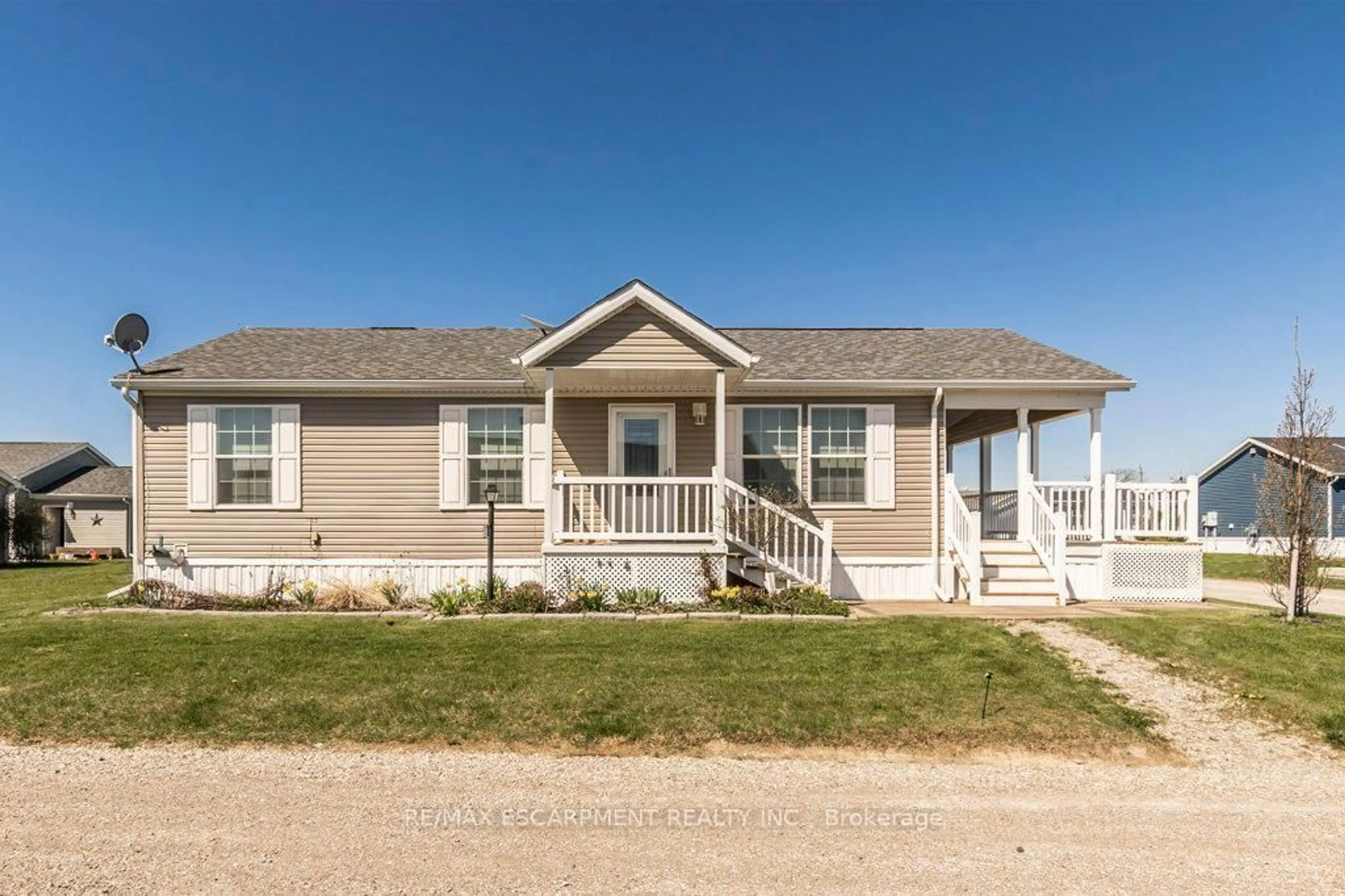 Home with vinyl exterior material, unknown for 3 Copper Beech Dr, Haldimand Ontario N0A 1L0