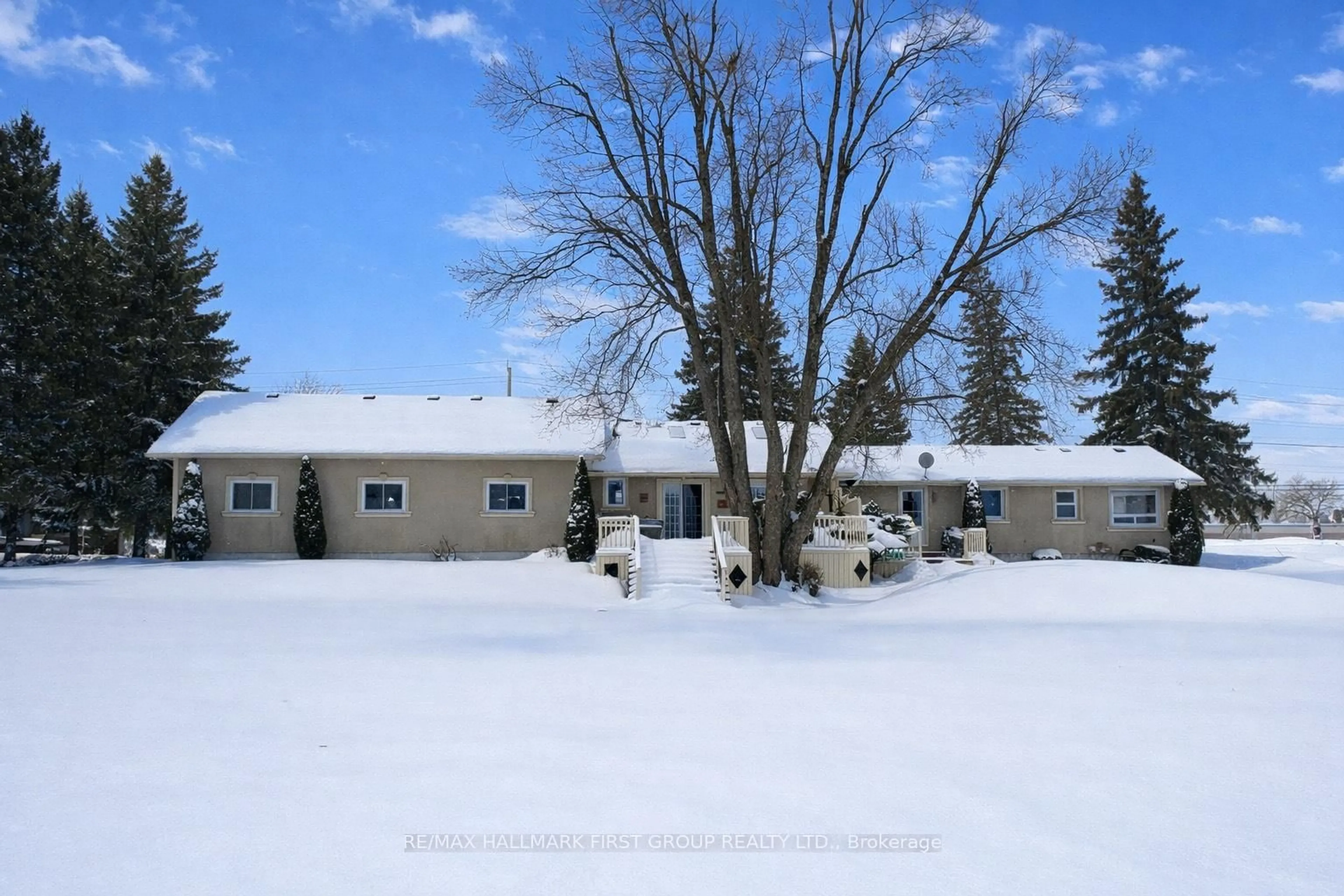 Patio, street for 1856 Sherbrooke St, Cavan Monaghan Ontario L0A 1G0