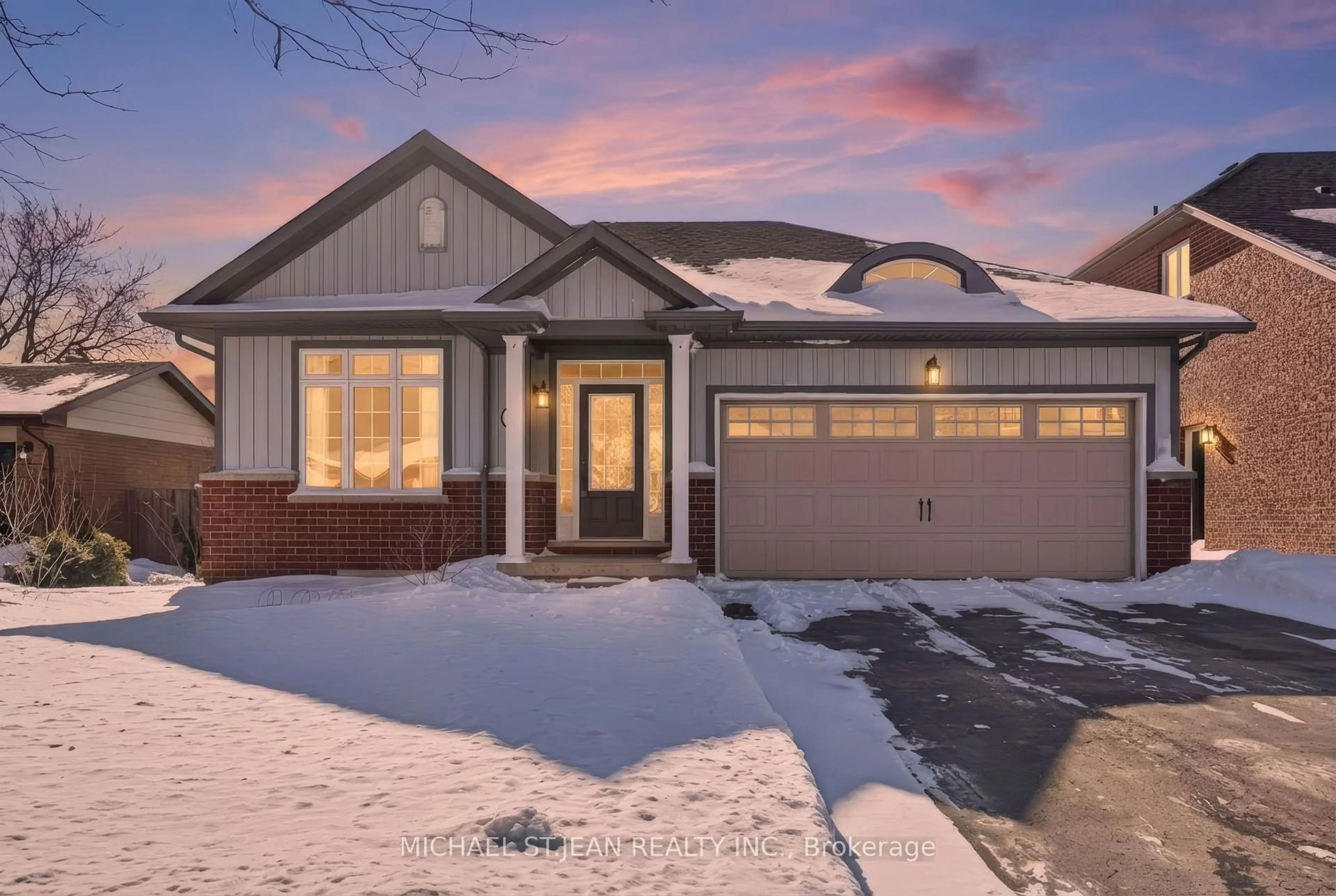 Home with brick exterior material, street for 11 Sidare Crt, Grimsby Ontario L3M 4E8