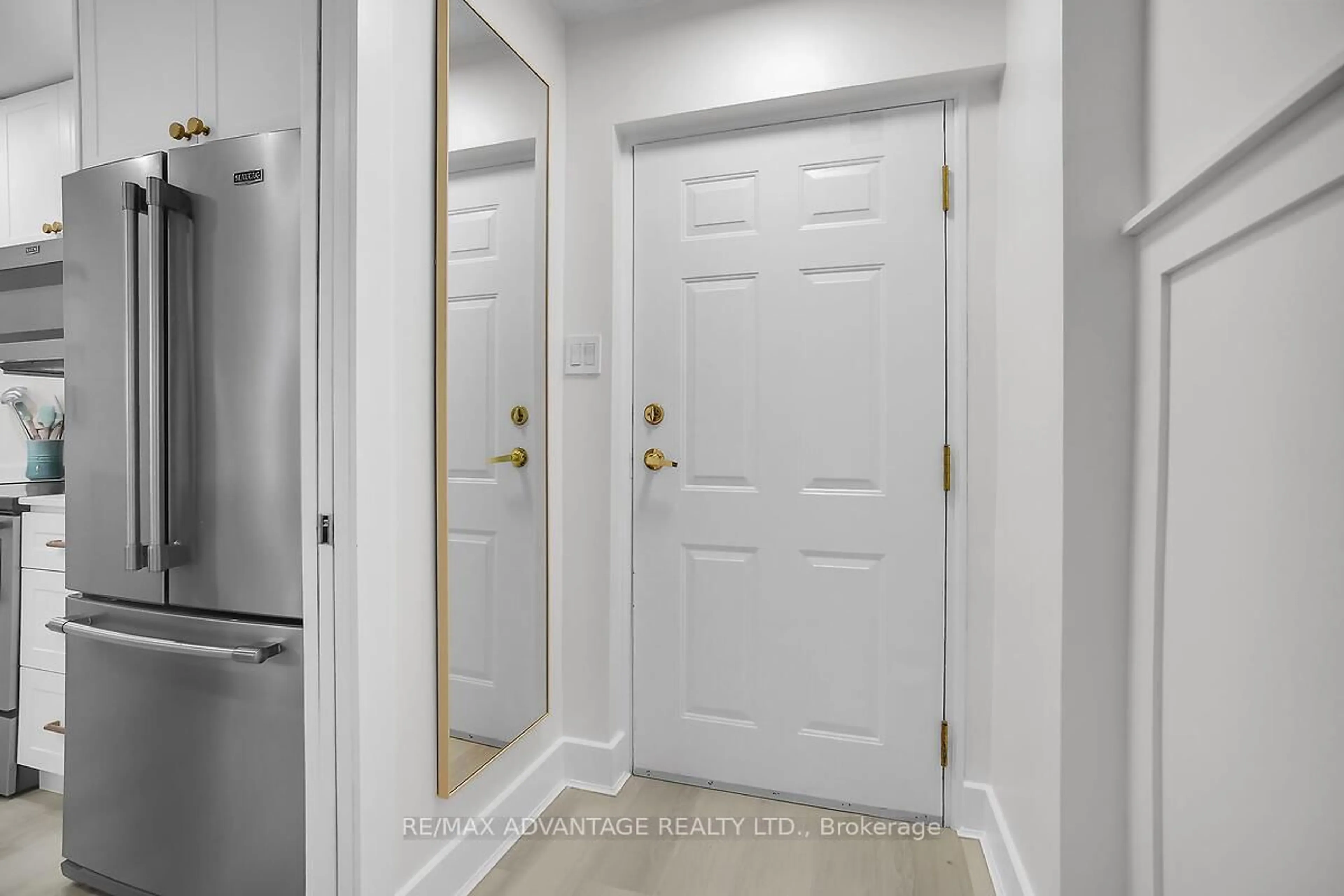 Indoor entryway for 460 Wellington St #408, London East Ontario N6A 3P8