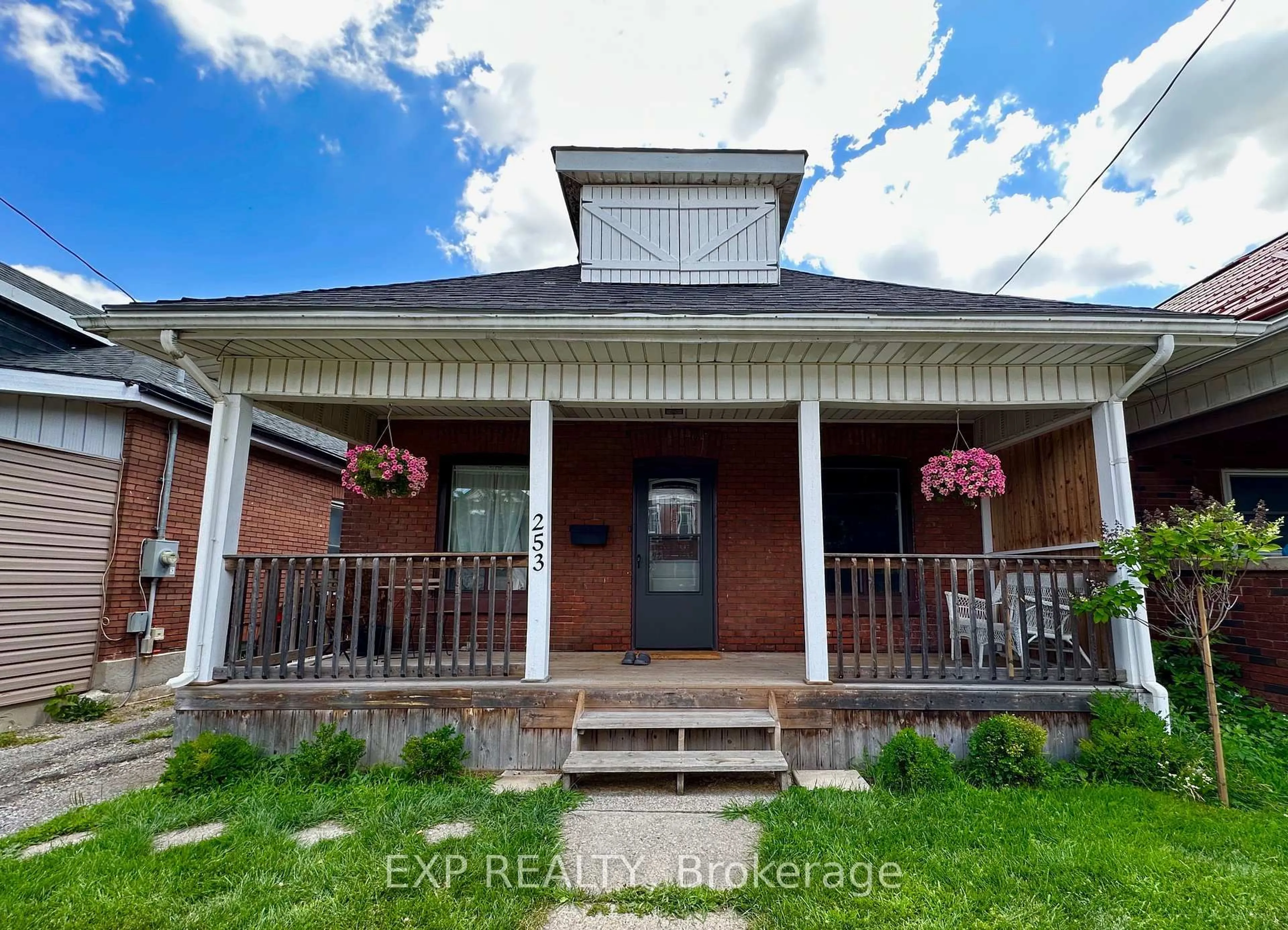 Home with brick exterior material, street for 253 Murray St, Brantford Ontario N3S 5S4
