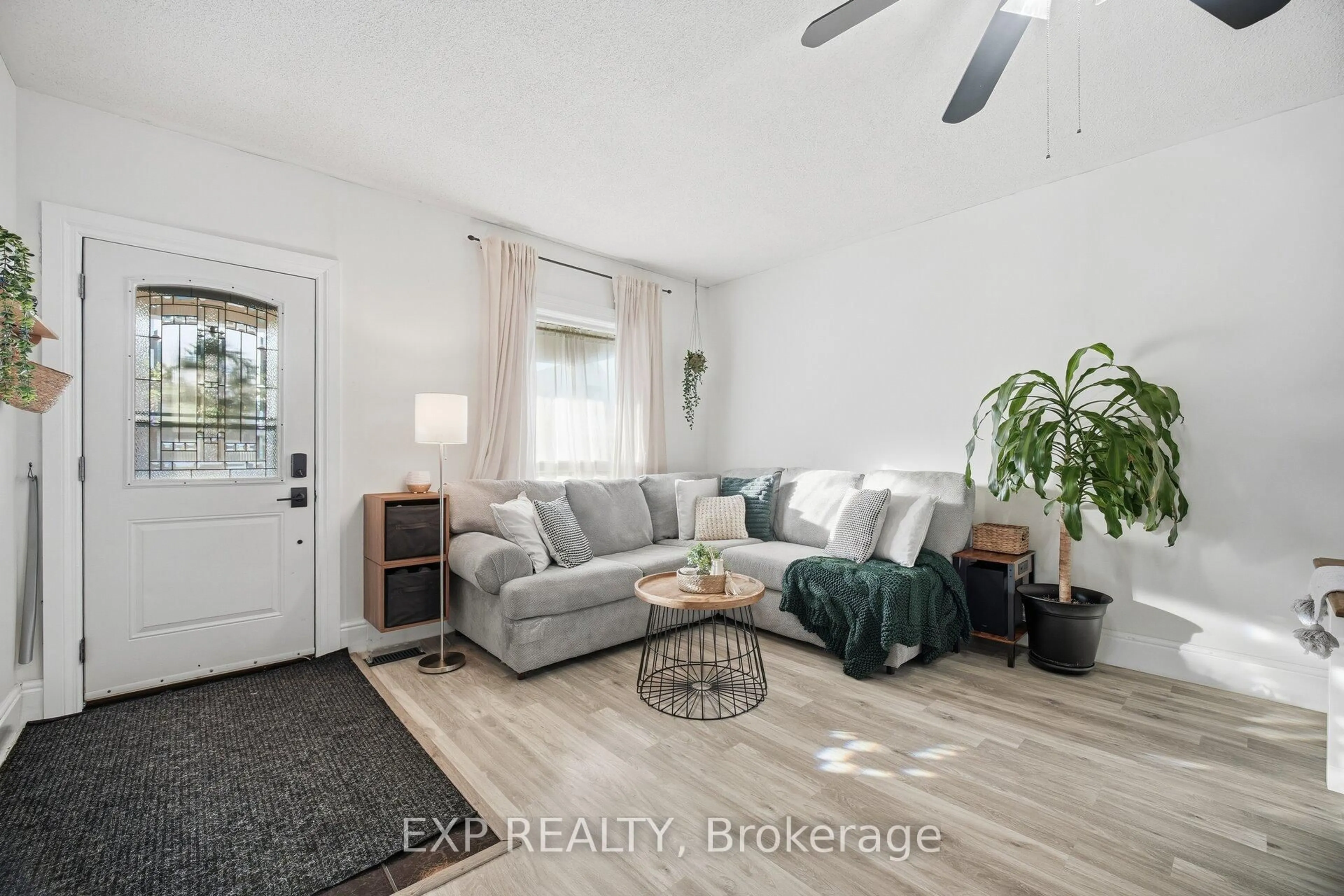 Living room with furniture, unknown for 253 Murray St, Brantford Ontario N3S 5S4