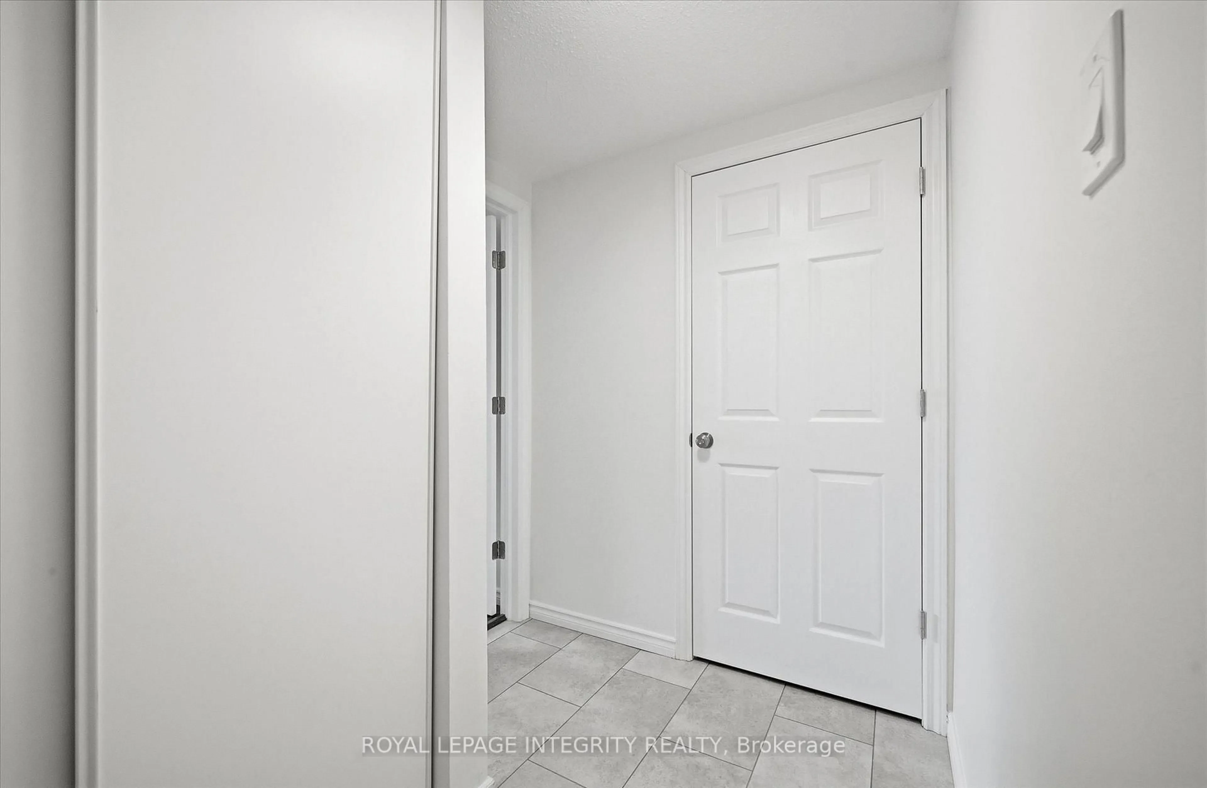 Indoor entryway for 6532 Bilberry Dr #114, Ottawa Ontario K1C 4N9