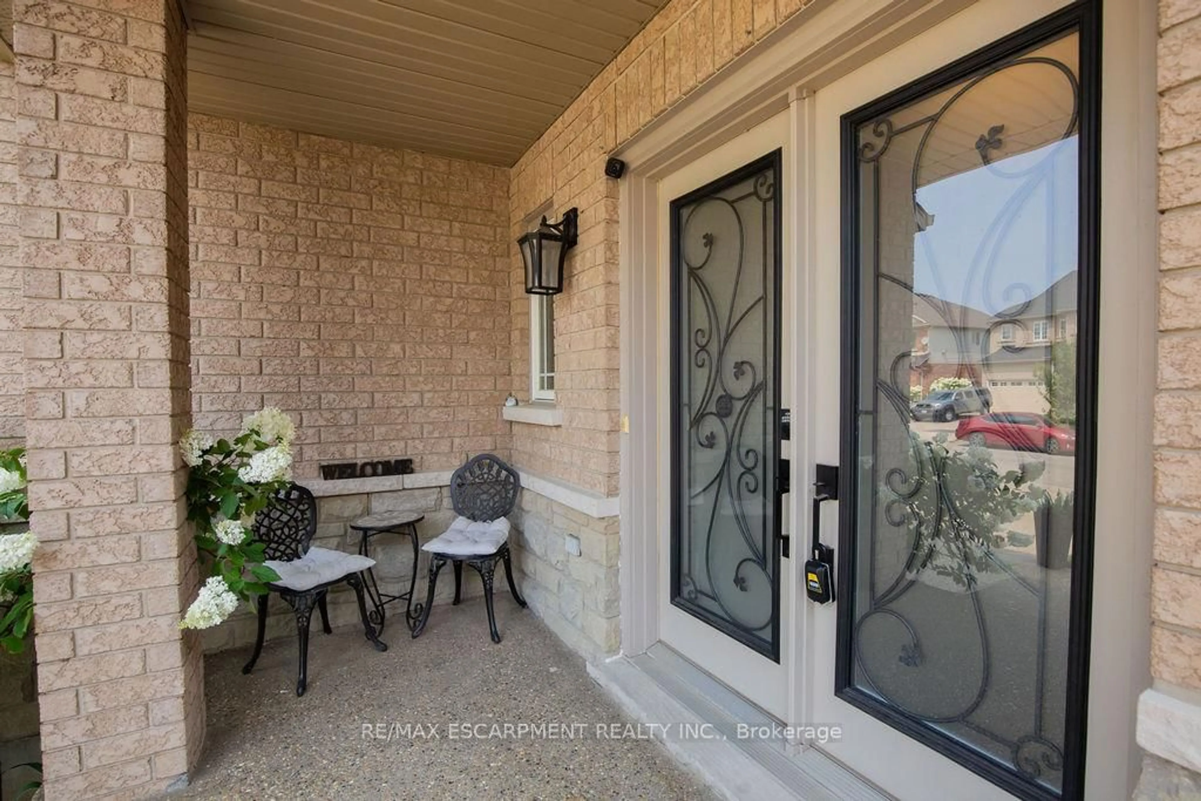 Unknown for 15 Meadowbank Dr, Hamilton Ontario L9B 2Y9