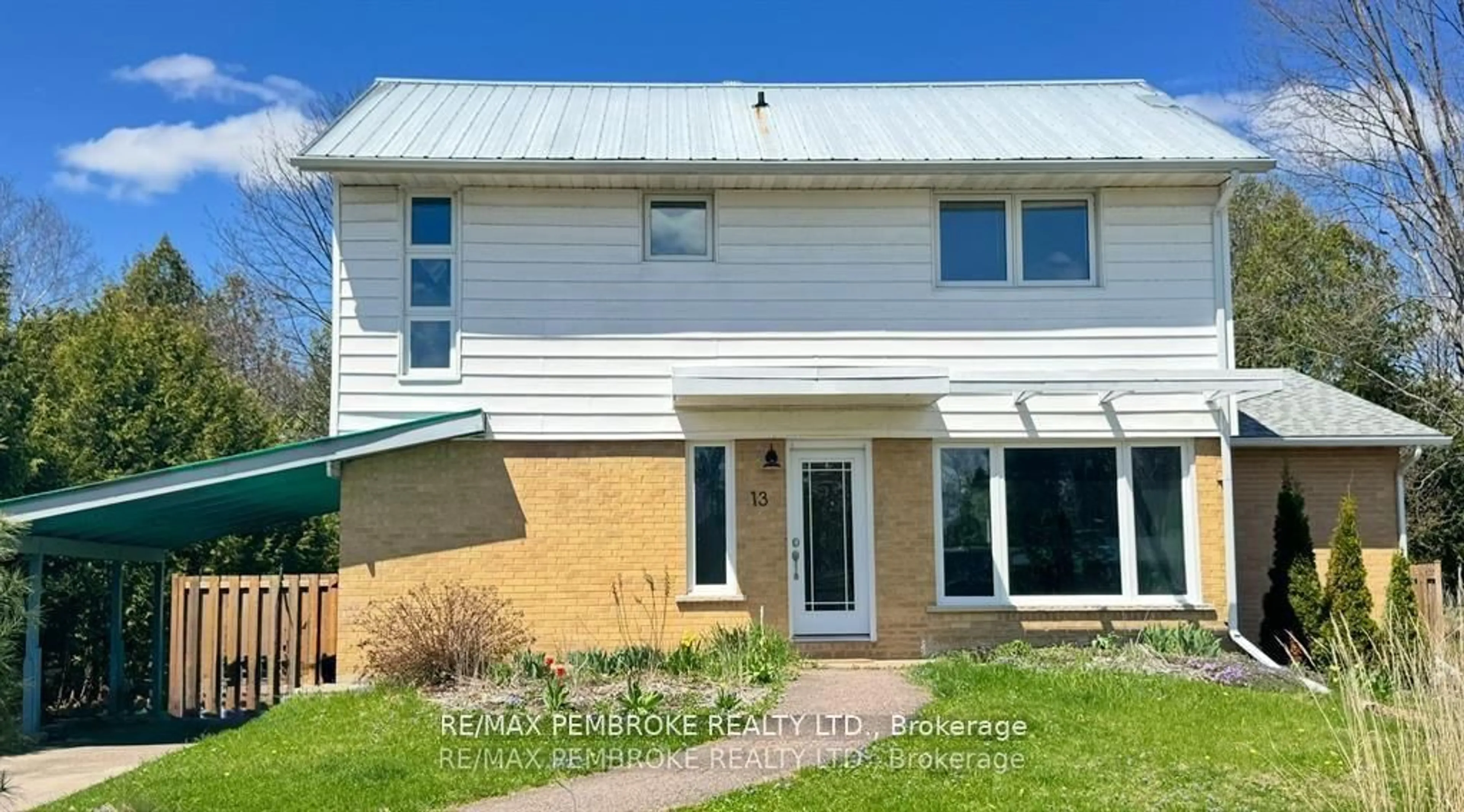 Home with vinyl exterior material, building for 13 Highland Cres, Deep River Ontario K0J 1P0
