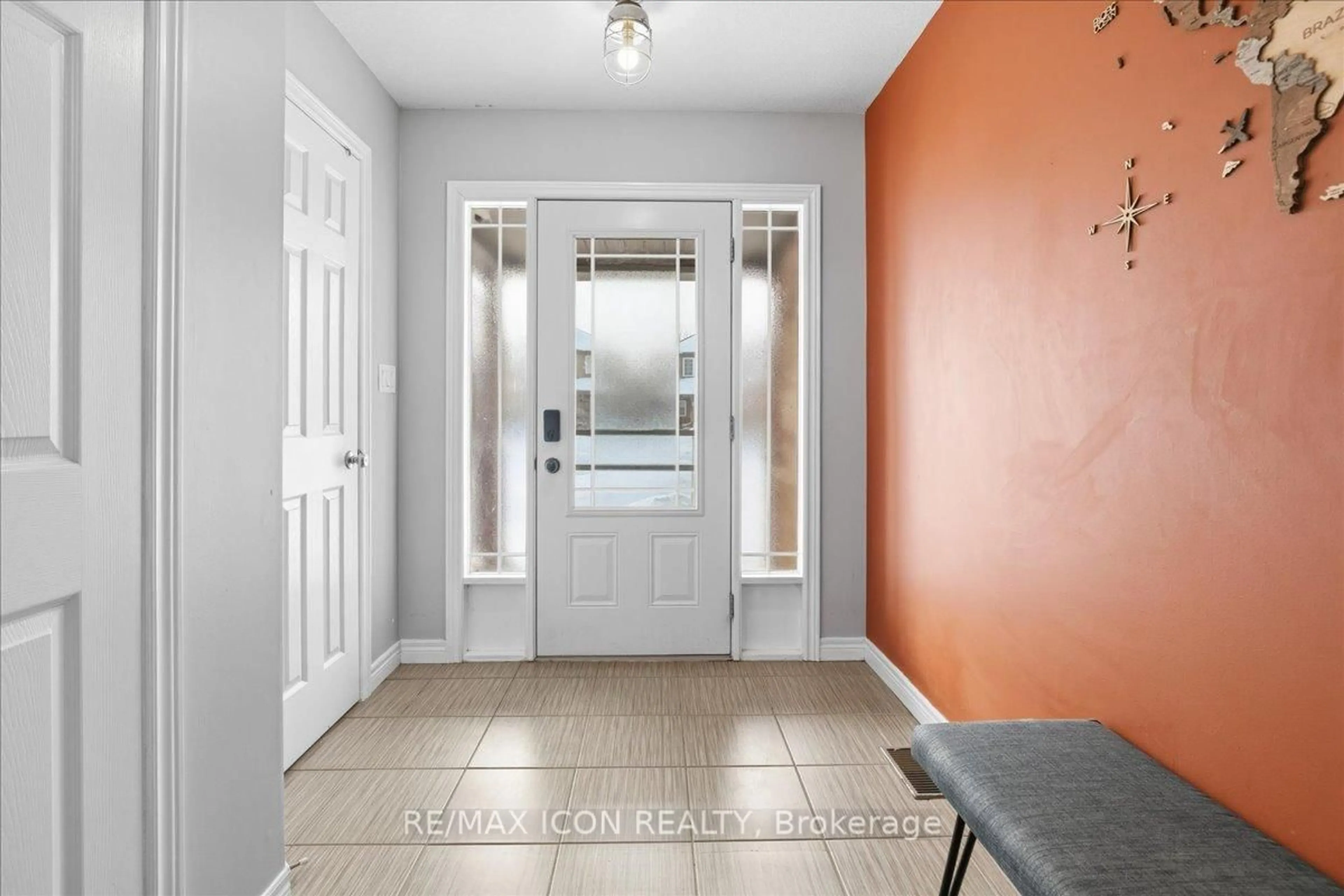 Indoor entryway for 361 Sienna Cres, Kitchener Ontario N2R 1T8