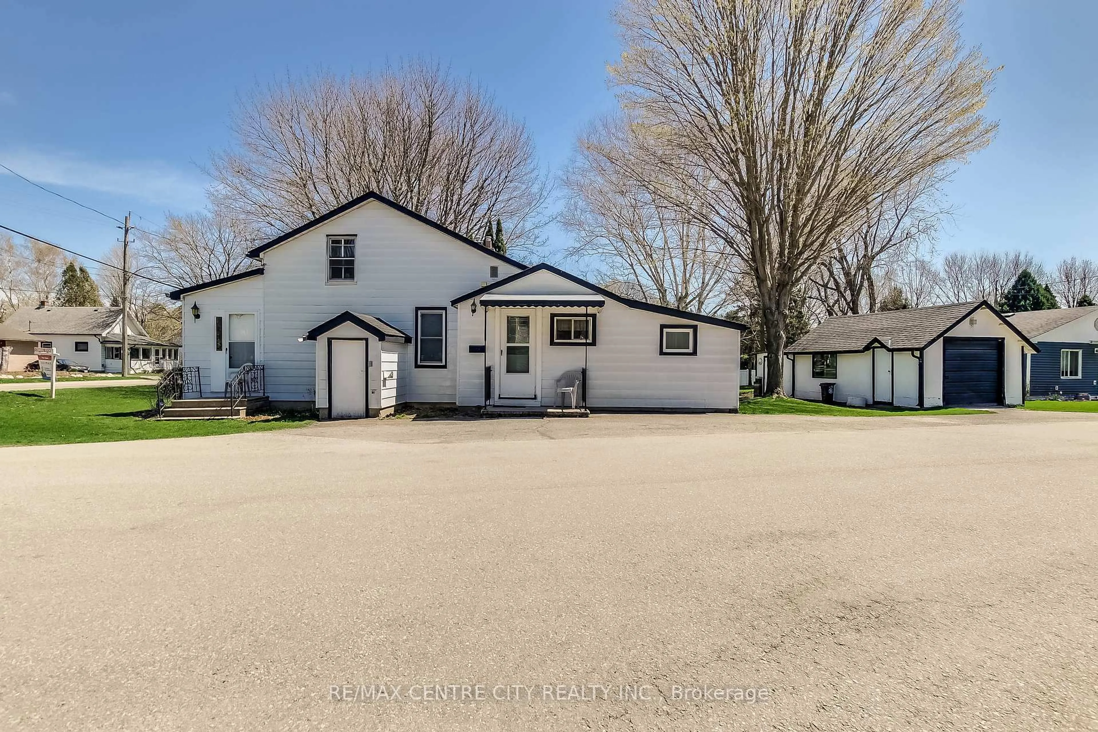 A pic from outside/outdoor area/front of a property/back of a property/a pic from drone, street for 358 Warren St, Central Elgin Ontario N5L 1B5