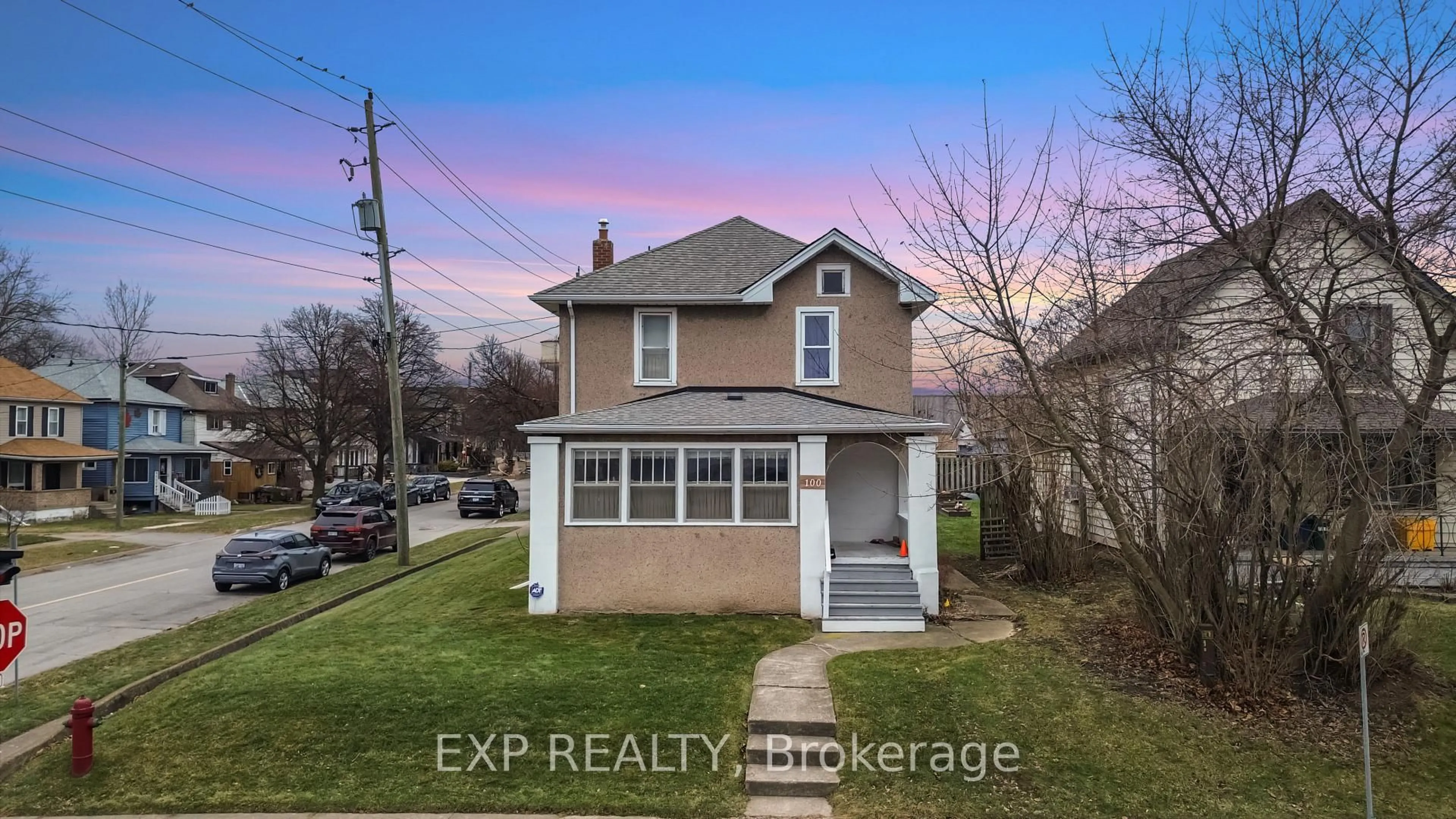 A pic from outside/outdoor area/front of a property/back of a property/a pic from drone, street for 100 Ross St, Welland Ontario L3B 2M6