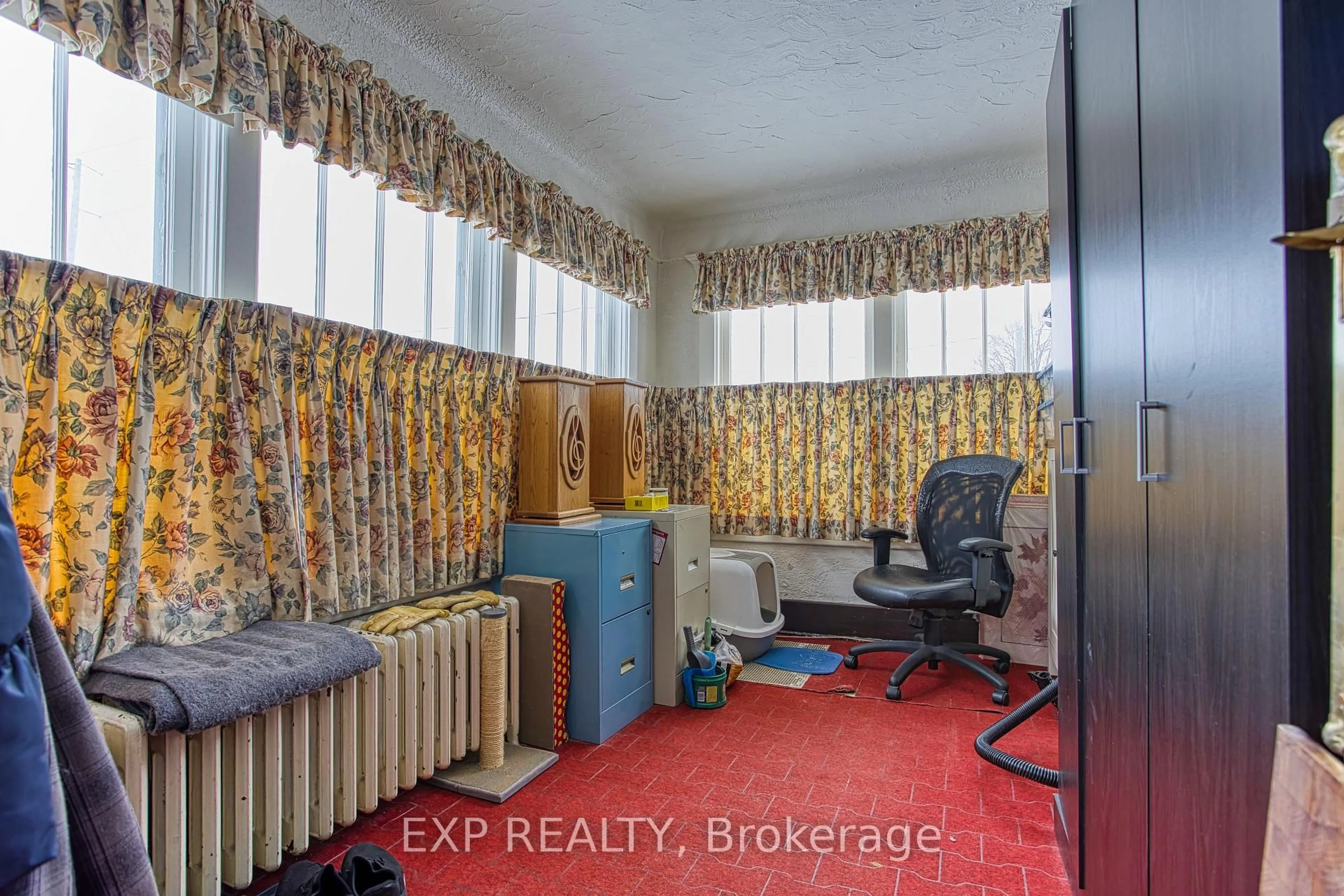 A pic of a room for 100 Ross St, Welland Ontario L3B 2M6