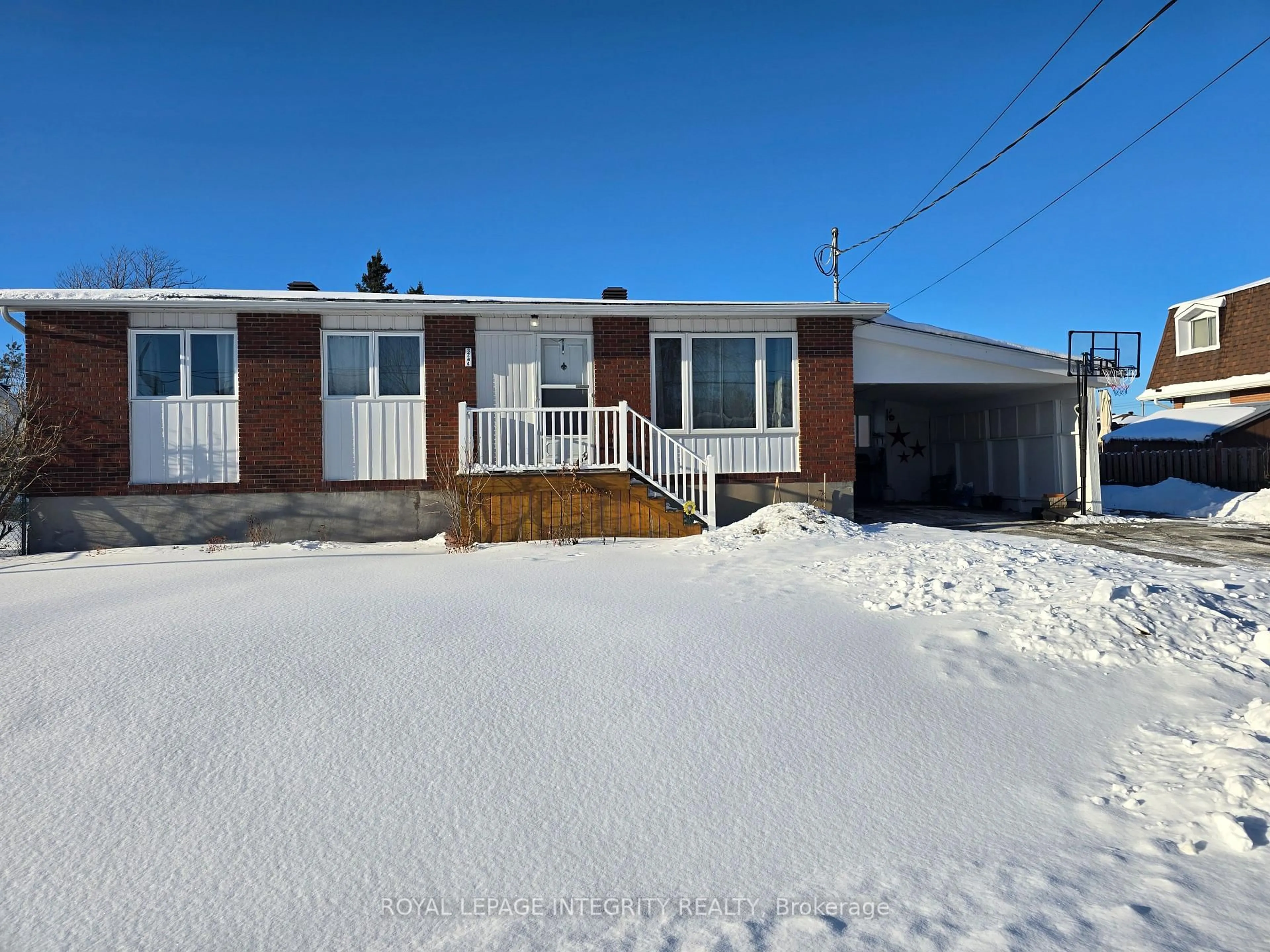 A pic from outside/outdoor area/front of a property/back of a property/a pic from drone, street for 3264 Johnston Ave, Cornwall Ontario K6K 1H3