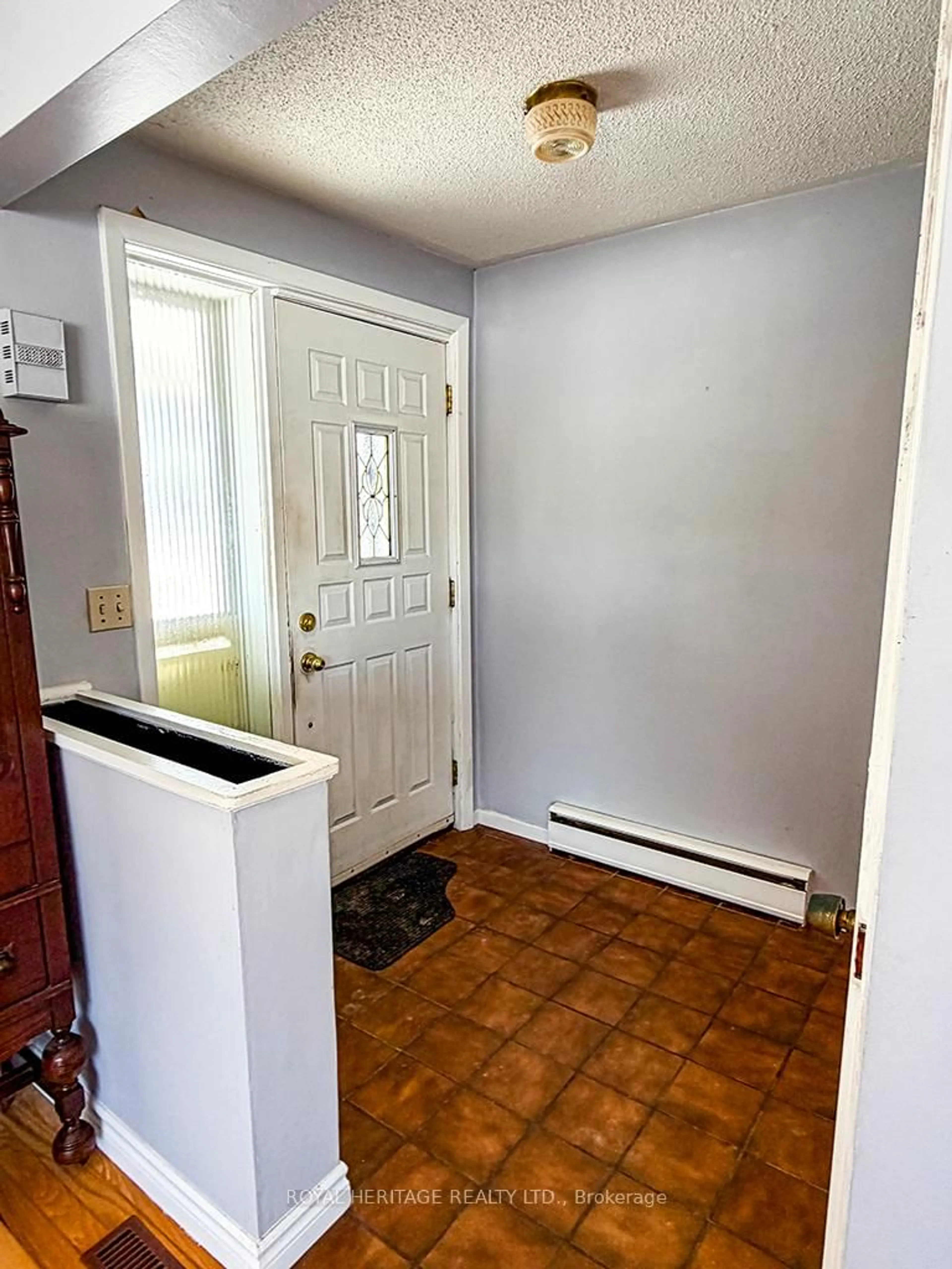 Indoor entryway for 30 Bridge St, Tweed Ontario K0K 3J0