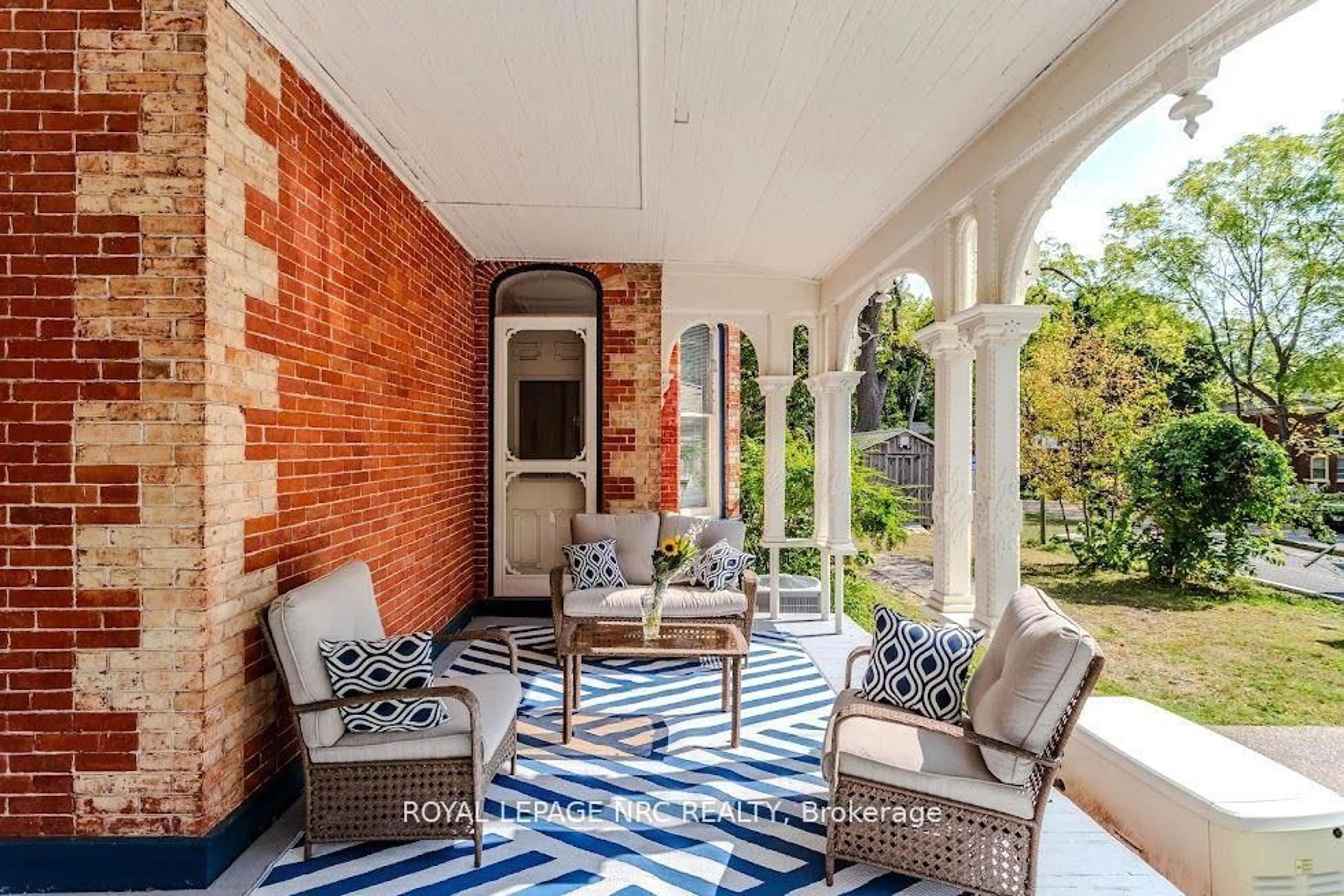 Patio, street for 348 Ridge Rd, Fort Erie Ontario L0S 1N0