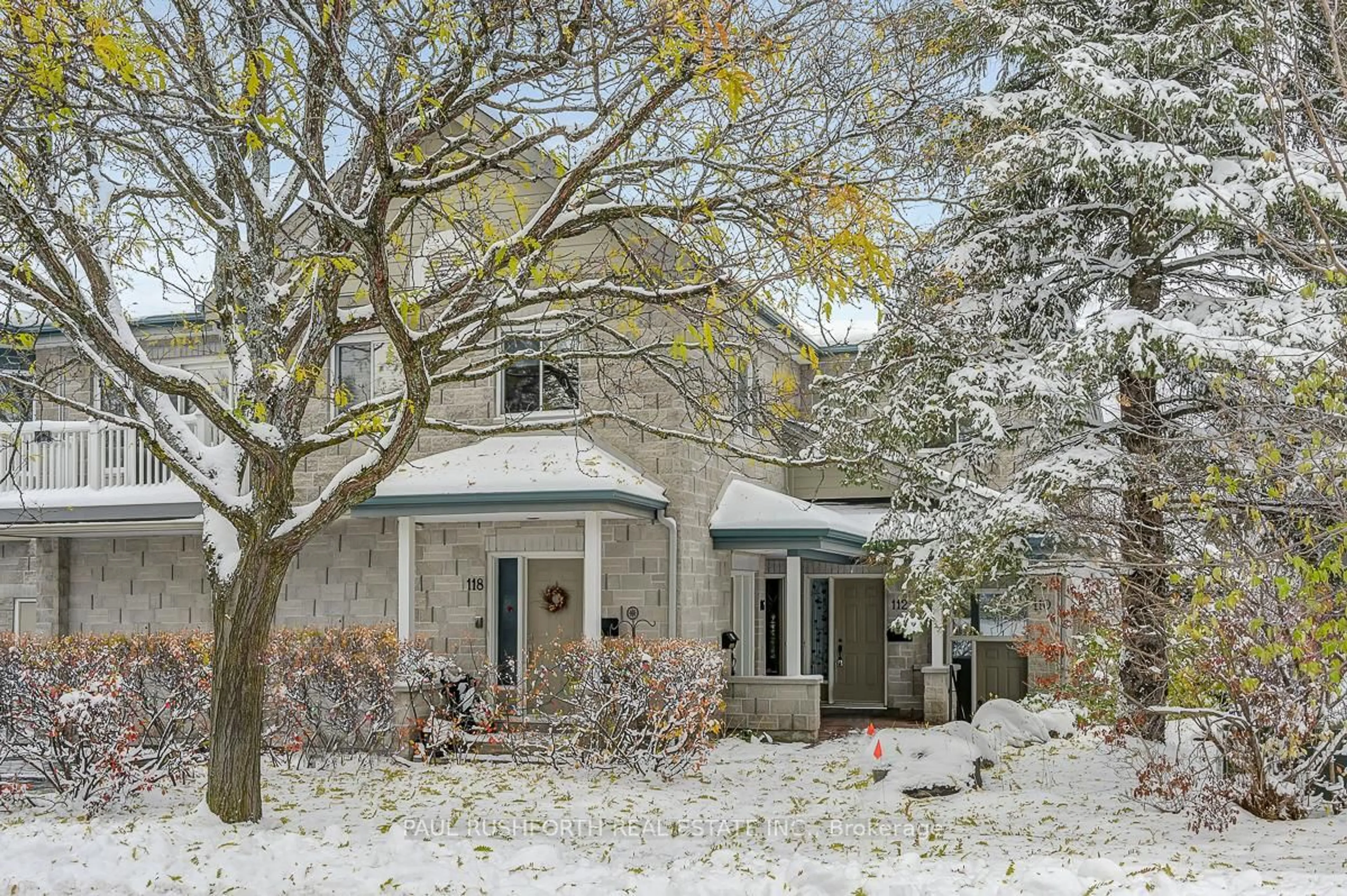 Patio, street for 112 Robson Crt, Ottawa Ontario K2K 2W1