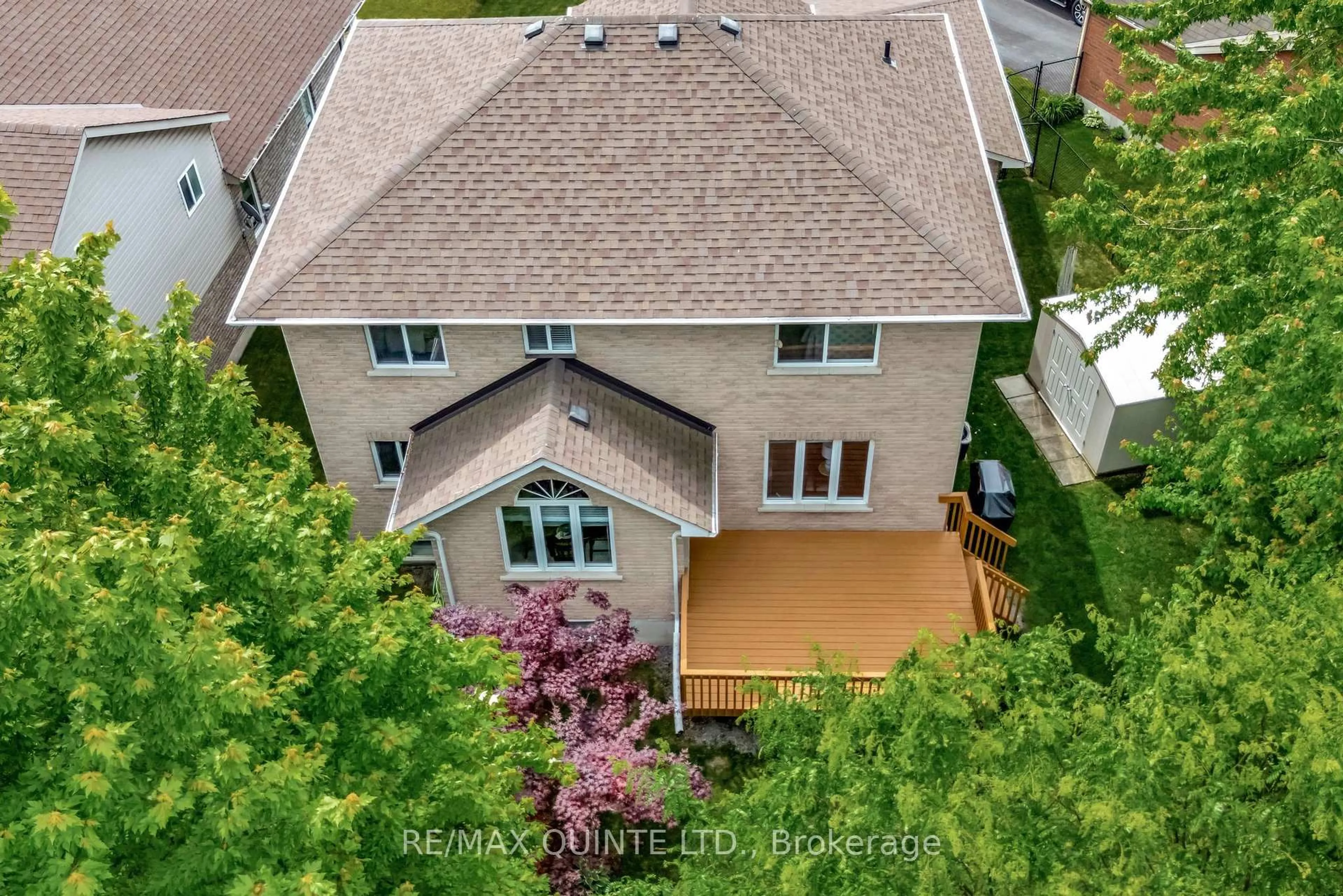 A pic from outside/outdoor area/front of a property/back of a property/a pic from drone, street for 14 Hilton Pl, Belleville Ontario K8P 5N2