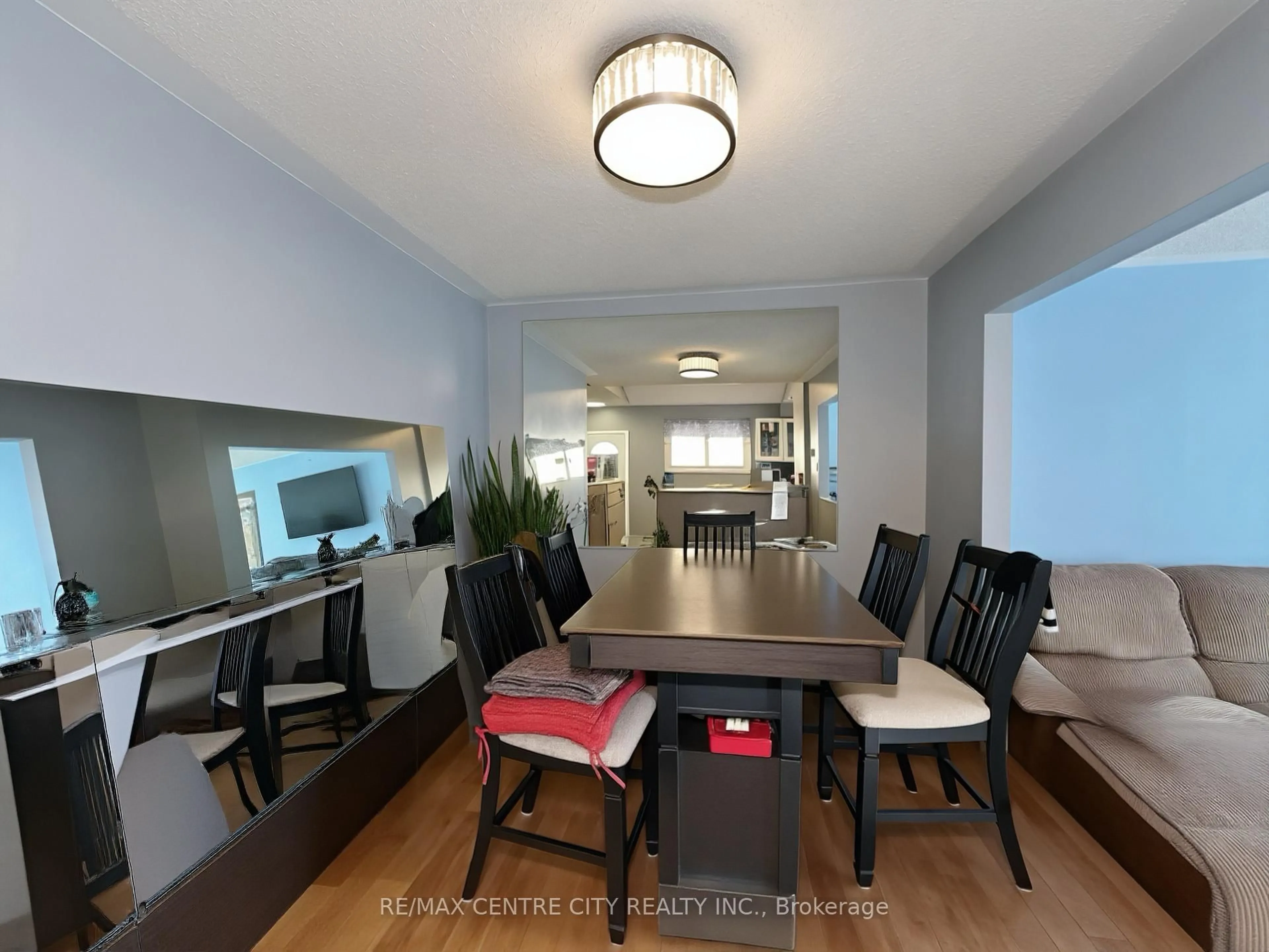 Dining room, unknown for 18 Corinth Crt, London East Ontario N5Y 5A8