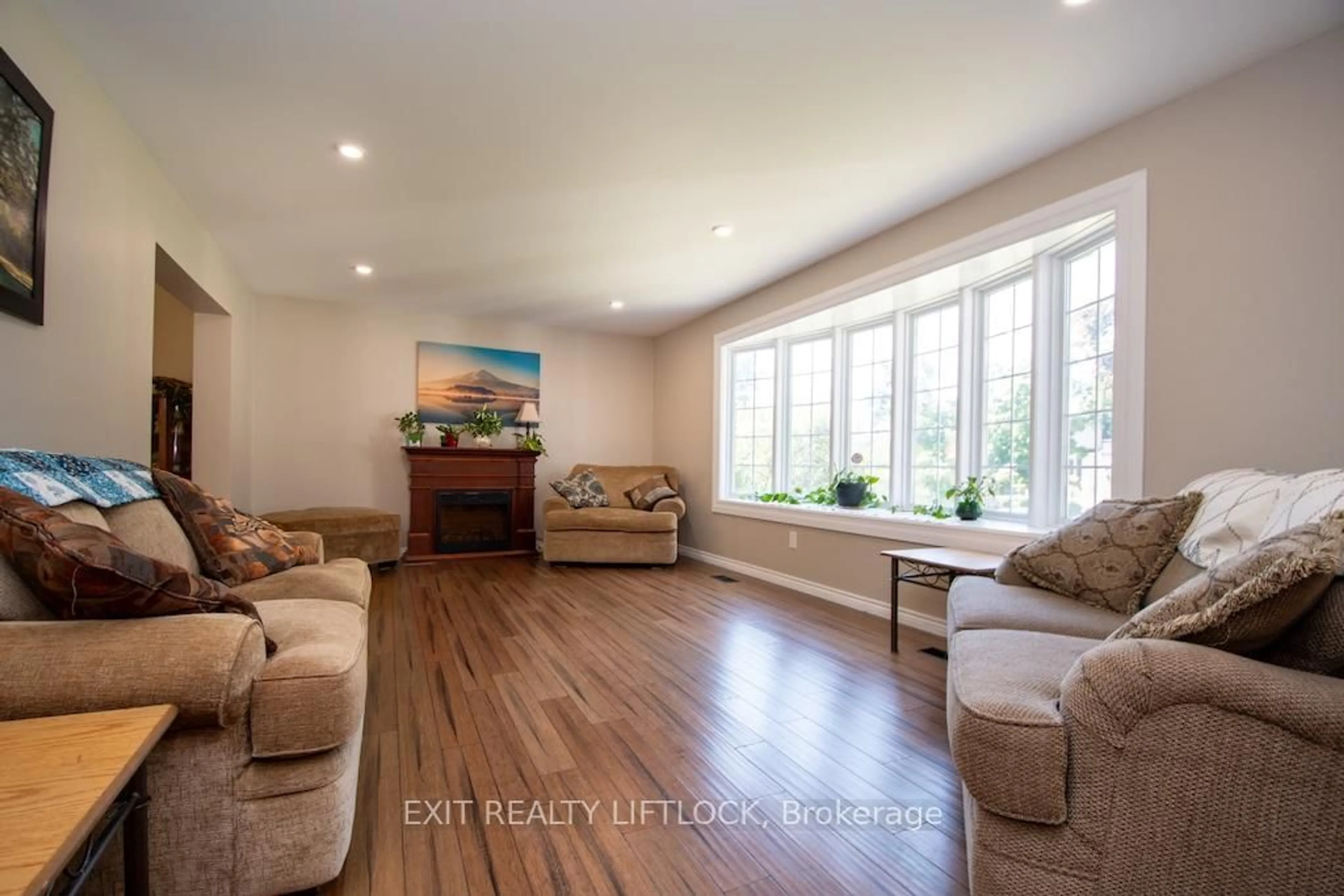 Living room with furniture, wood/laminate floor for 1456 Firwood Cres, Peterborough Ontario K9K 1J1