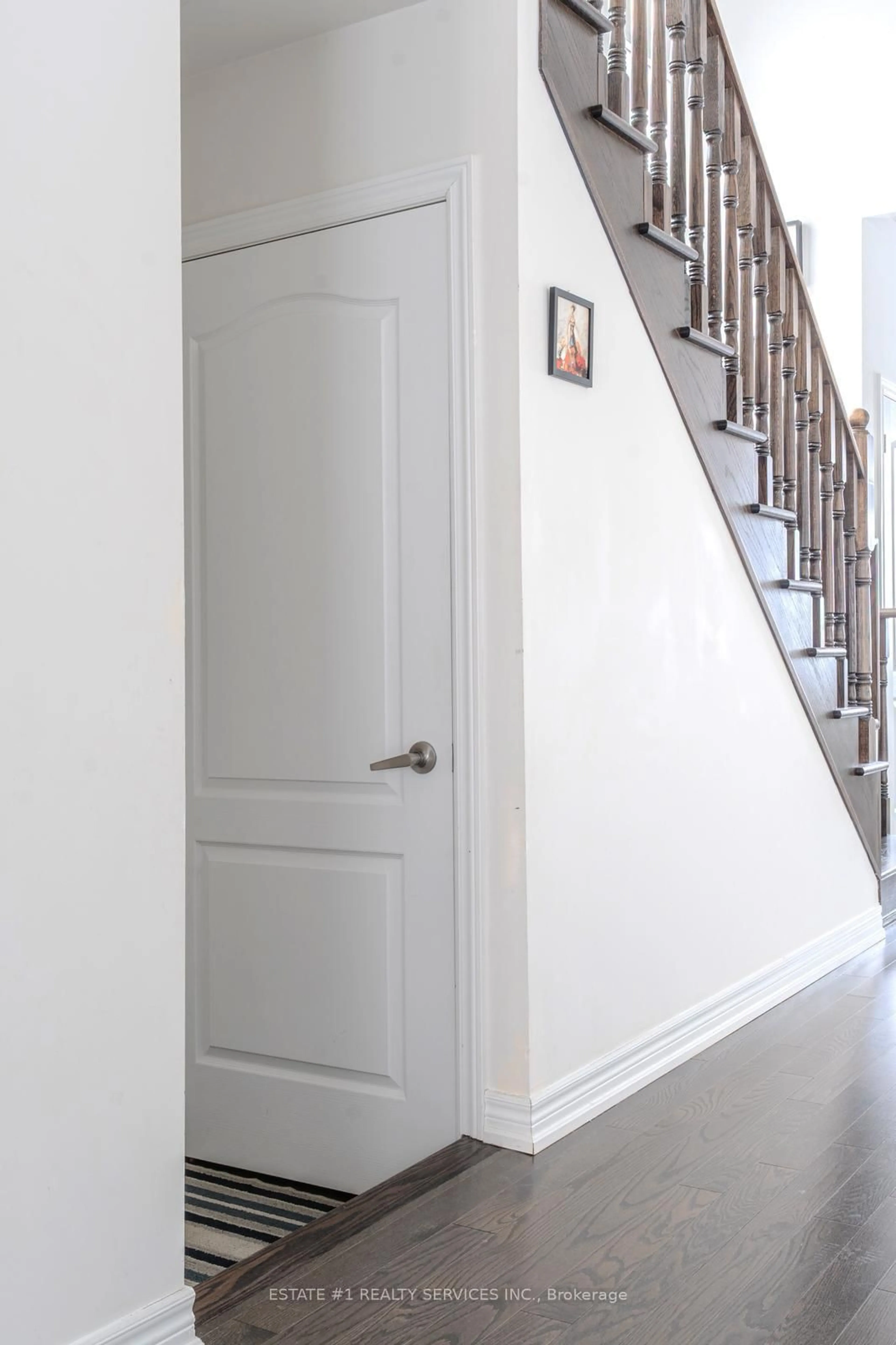 Indoor entryway for 116 Mutrie Blvd, Guelph/Eramosa Ontario N0B 2K0