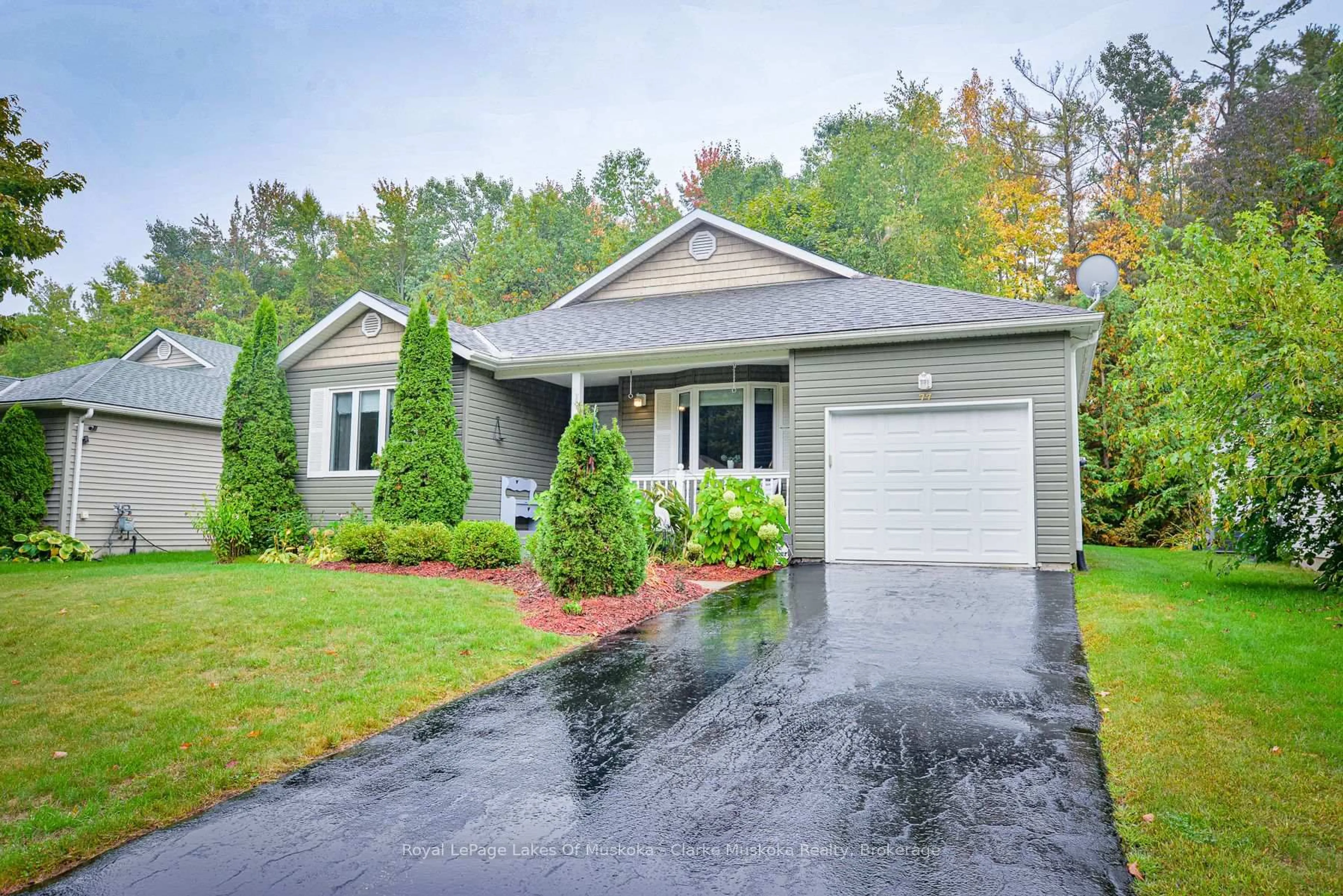 Home with vinyl exterior material, street for 77 Hedgewood Lane, Gravenhurst Ontario P1P 1Z4