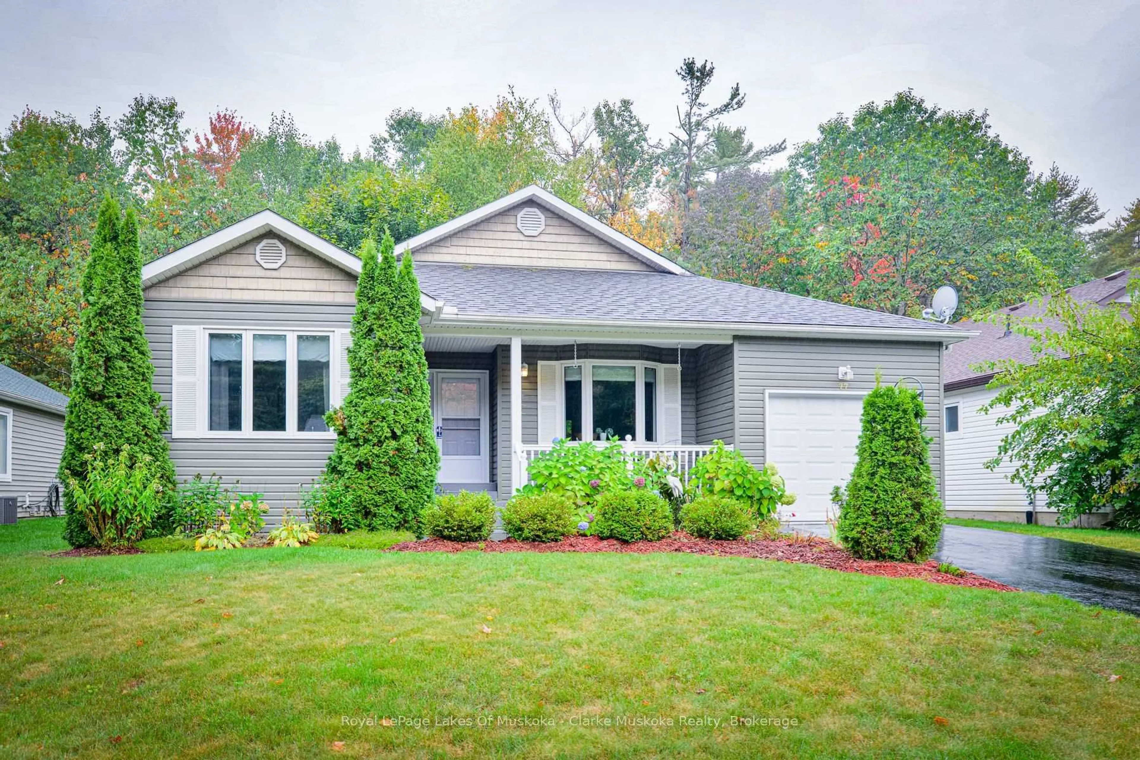 Home with vinyl exterior material, street for 77 Hedgewood Lane, Gravenhurst Ontario P1P 1Z4