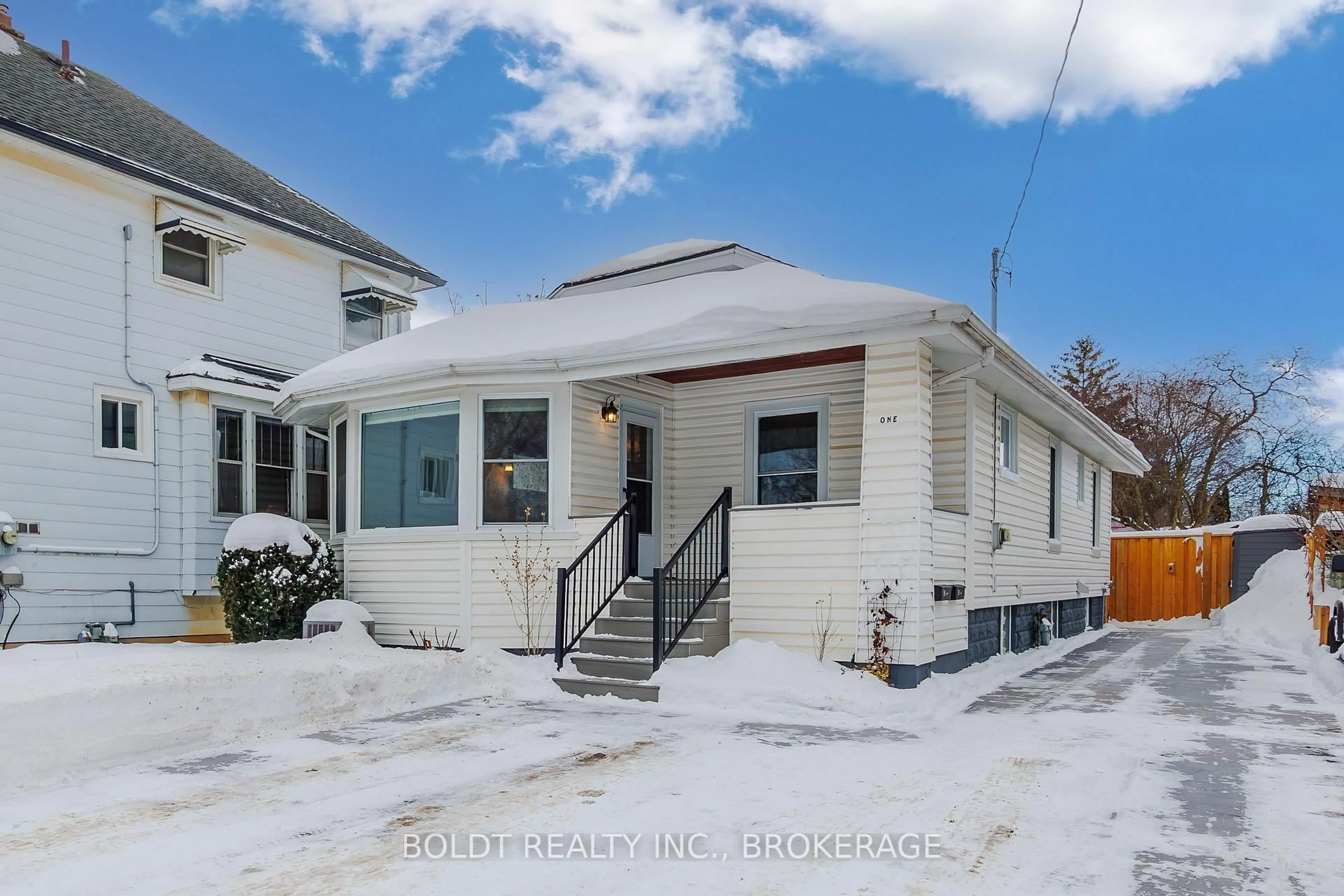 Unknown for 1 Taylor Ave, St. Catharines Ontario L2R 6G7
