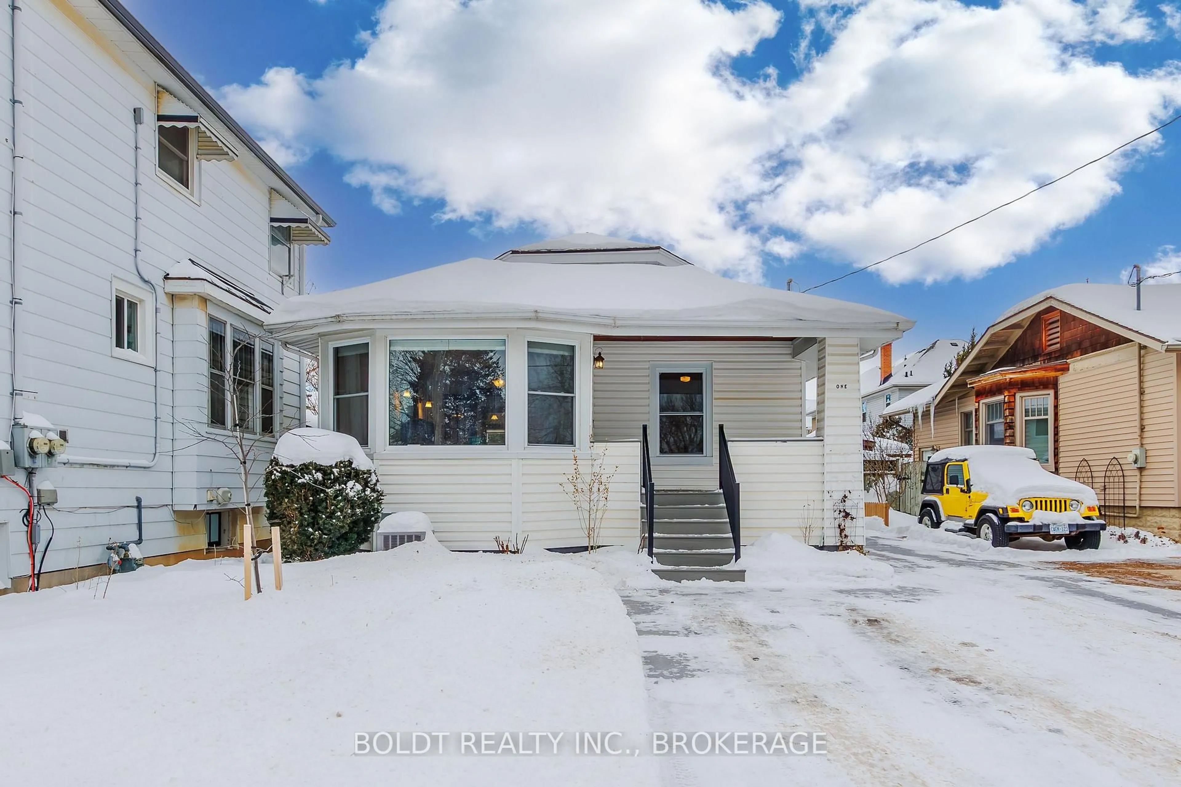A pic from outside/outdoor area/front of a property/back of a property/a pic from drone, street for 1 Taylor Ave, St. Catharines Ontario L2R 6G7