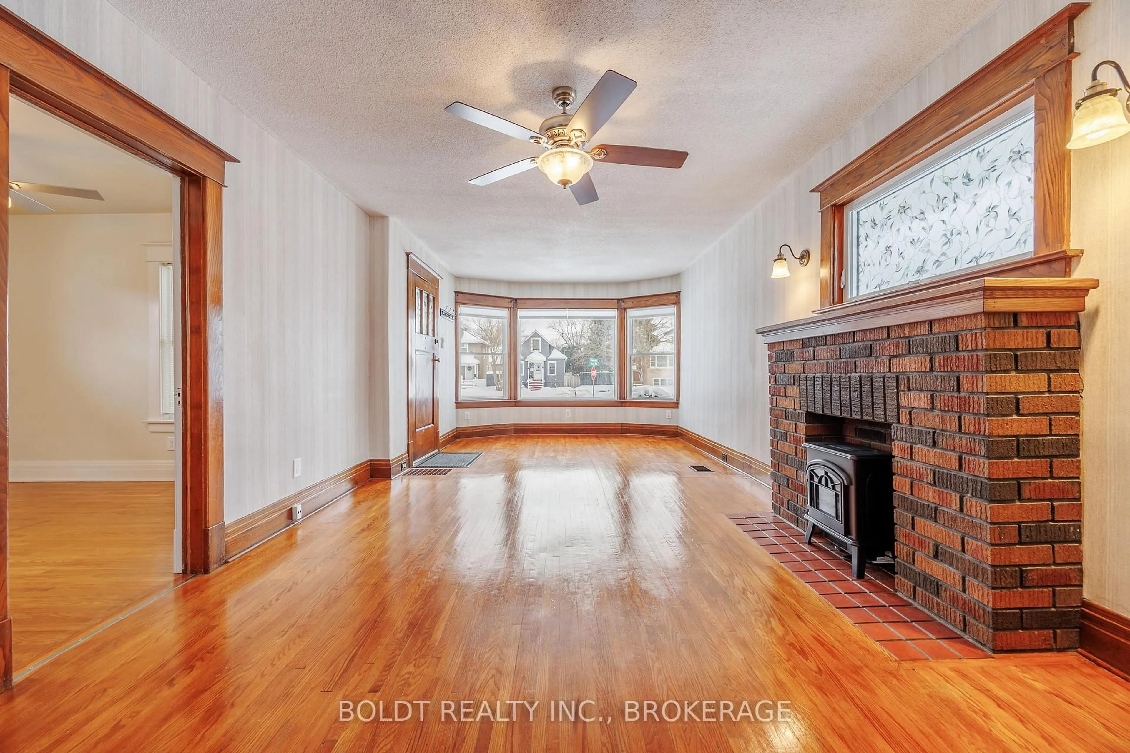 Unknown for 1 Taylor Ave, St. Catharines Ontario L2R 6G7