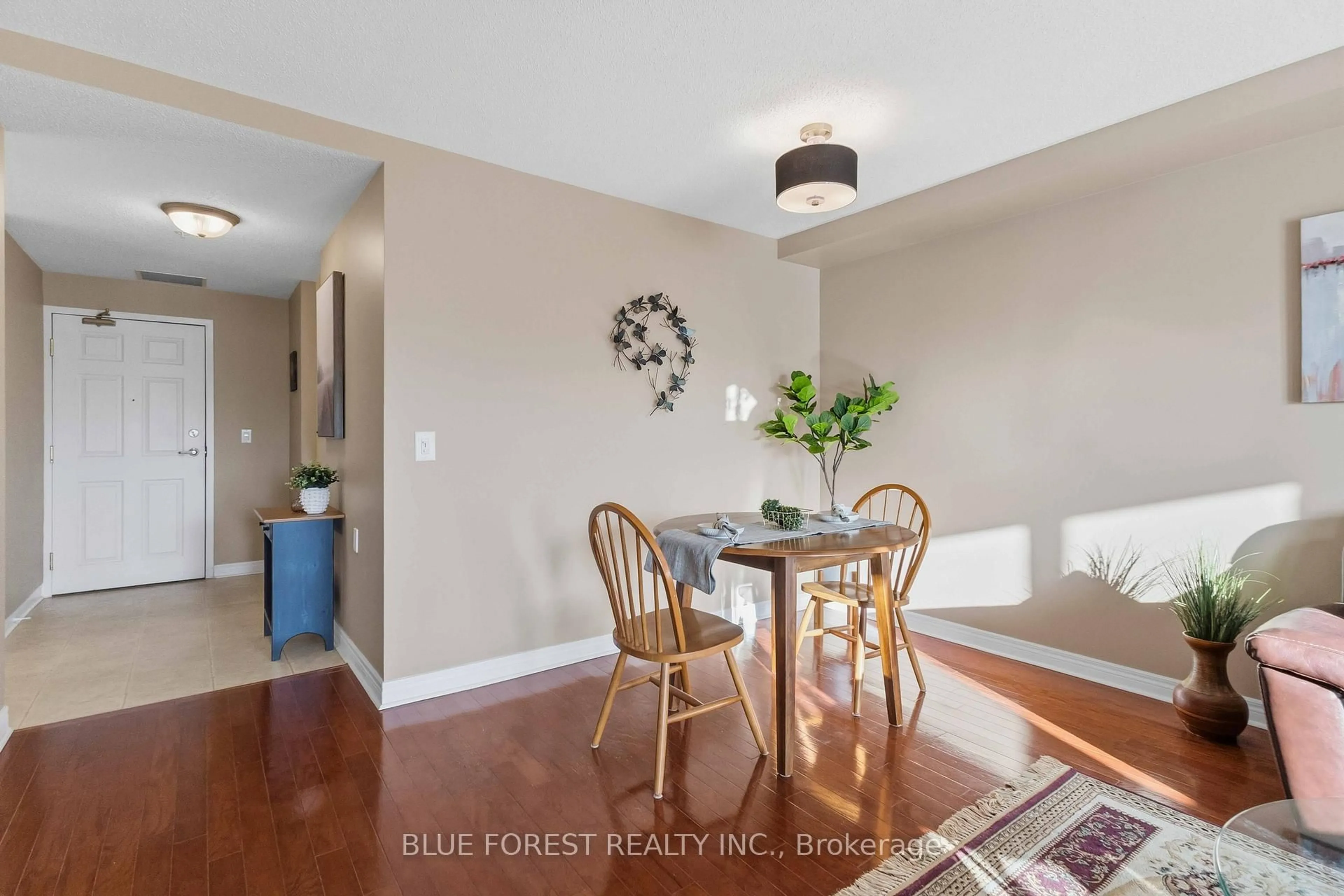 Dining room, unknown for 511 Gainsborough Rd #301, London North Ontario N6G 4Z5