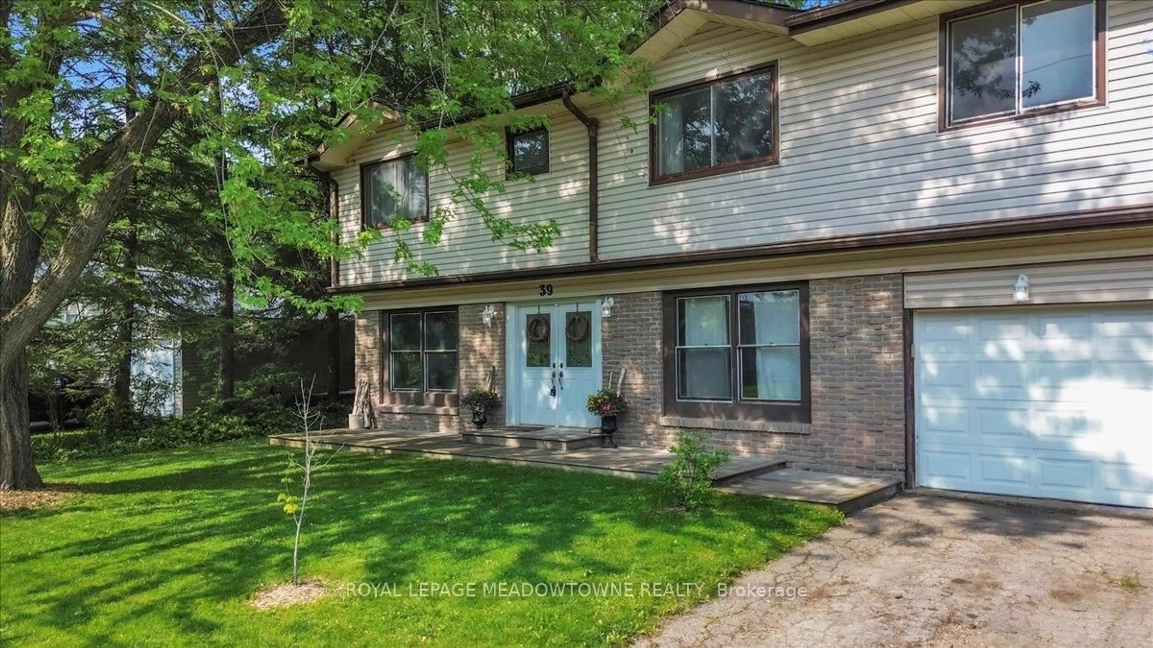 Home with brick exterior material, street for 39 Mill St, Erin Ontario N0B 1Z0