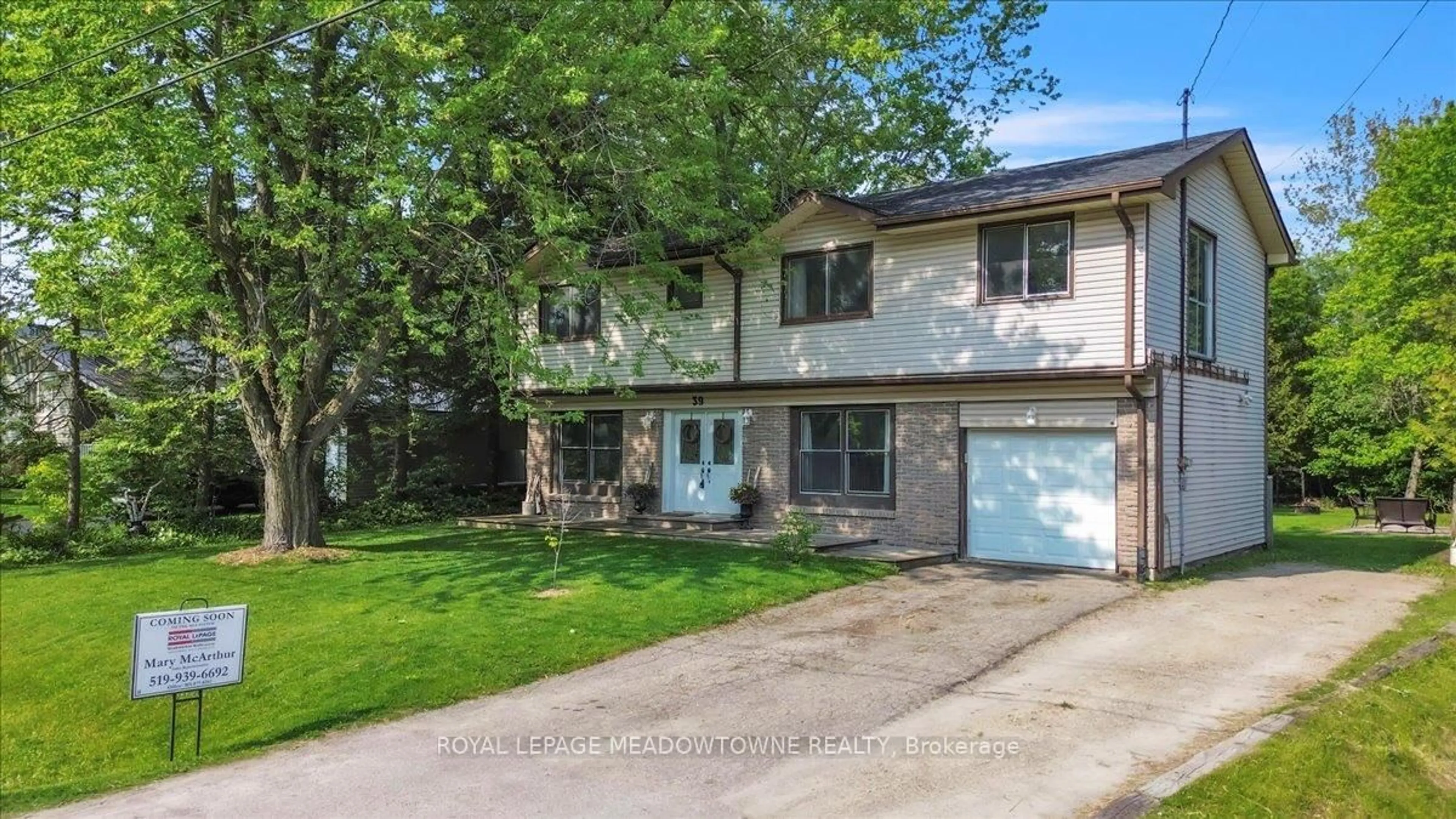 Home with vinyl exterior material, street for 39 Mill St, Erin Ontario N0B 1Z0