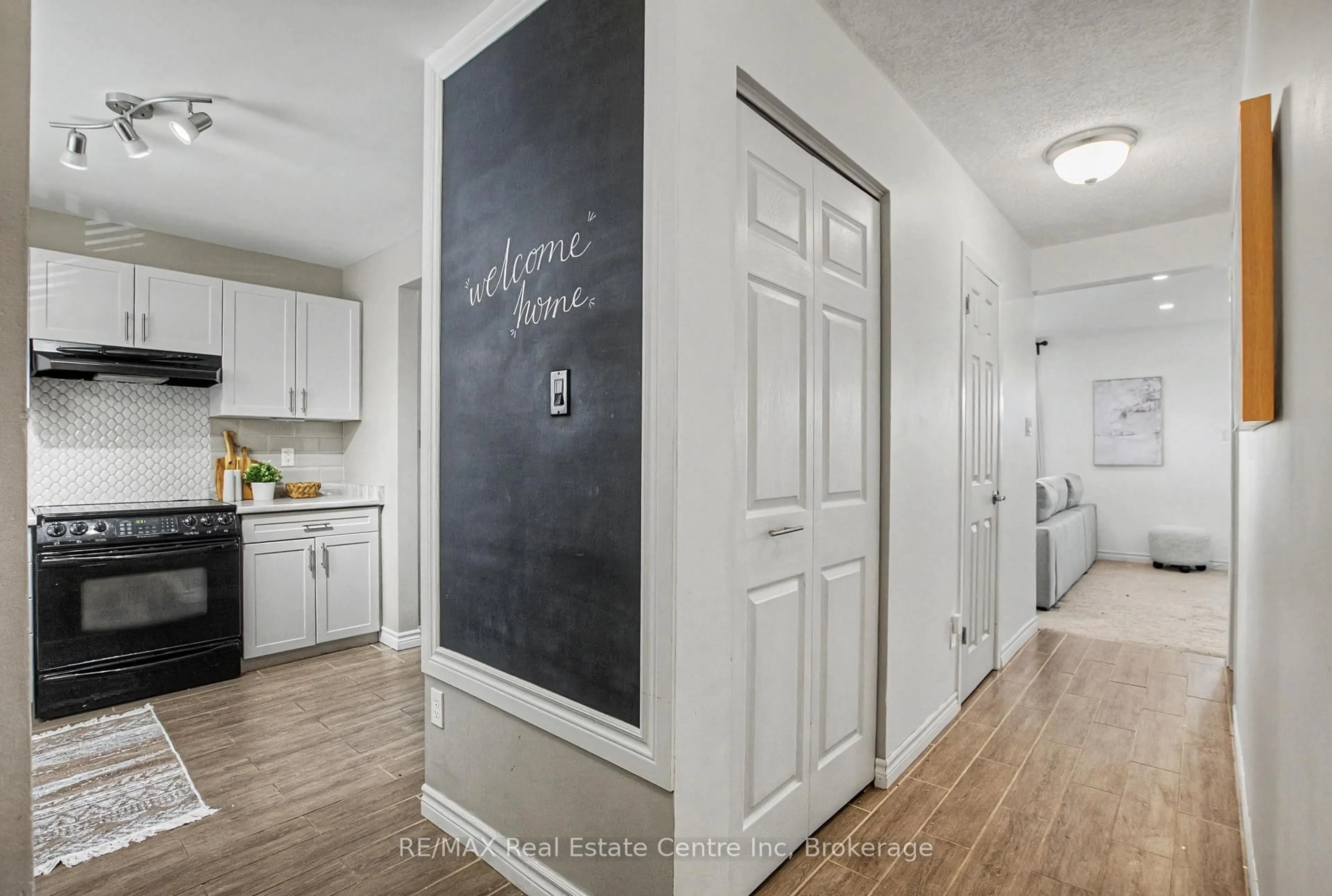 Indoor entryway for 175 Cedar St #39, Cambridge Ontario N1S 4X9