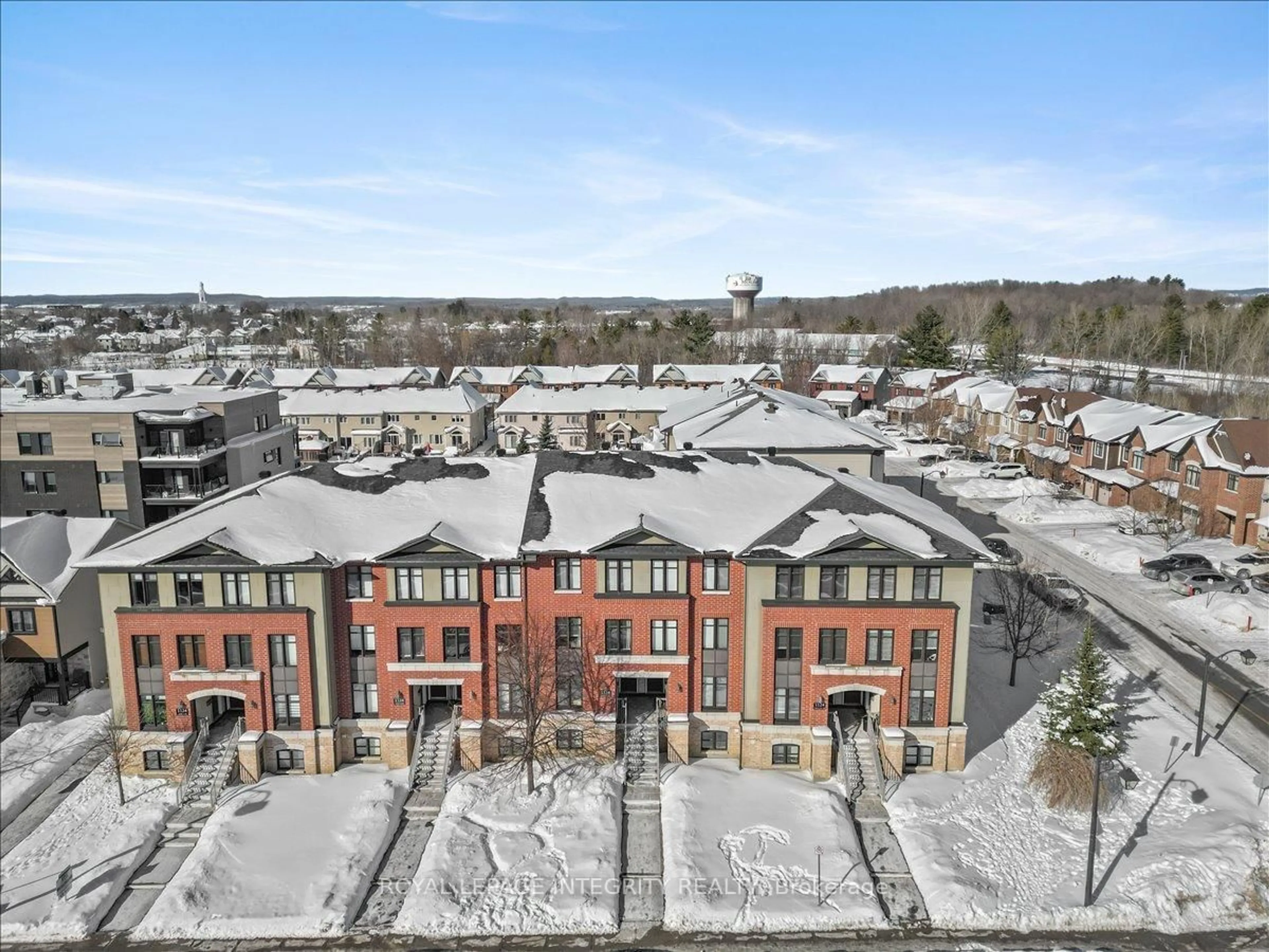 A pic from outside/outdoor area/front of a property/back of a property/a pic from drone, unknown for 1124 Docteur Corbeil Blvd #11, Clarence-Rockland Ontario K4K 0G9
