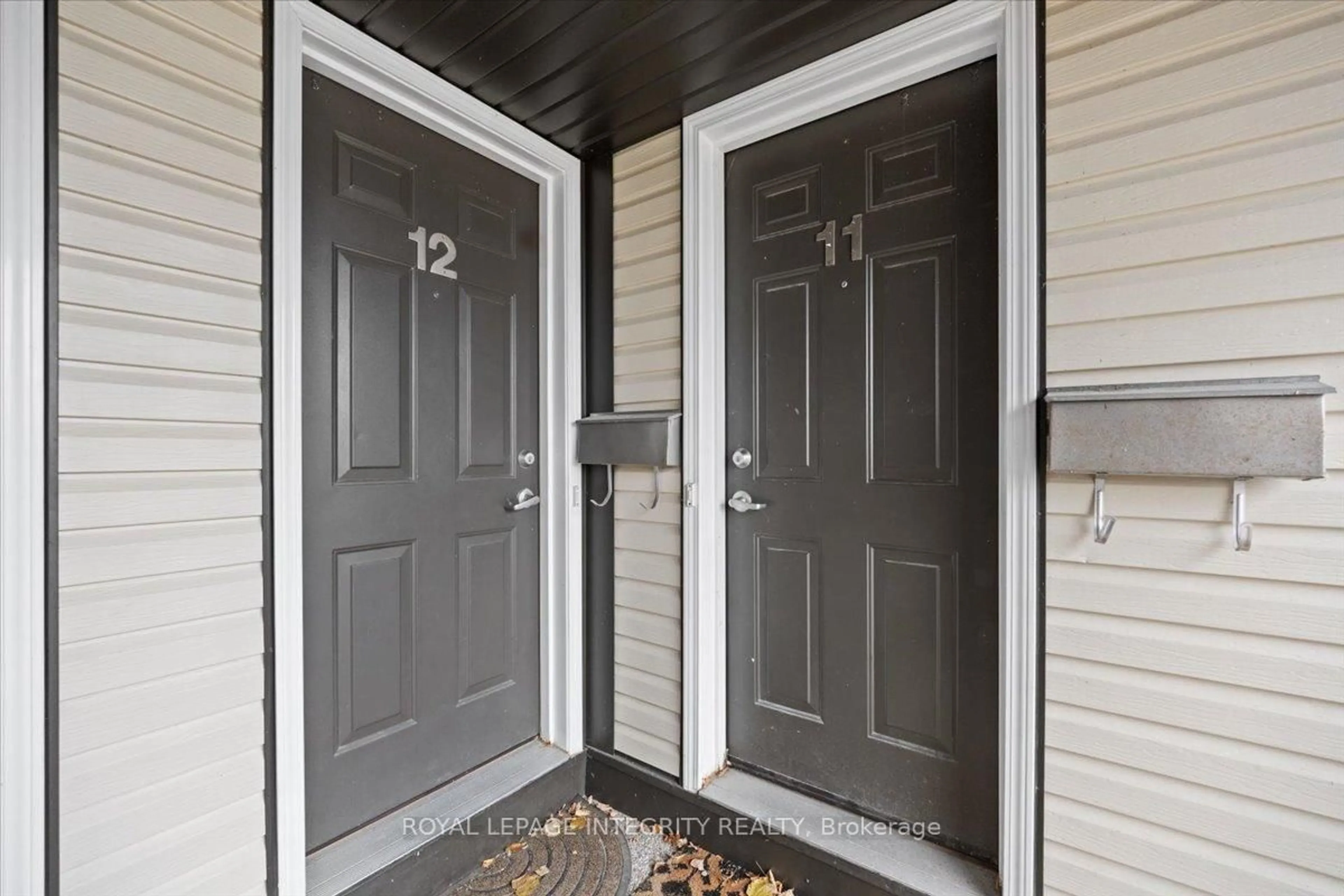 Indoor entryway for 1124 Docteur Corbeil Blvd #11, Clarence-Rockland Ontario K4K 0G9