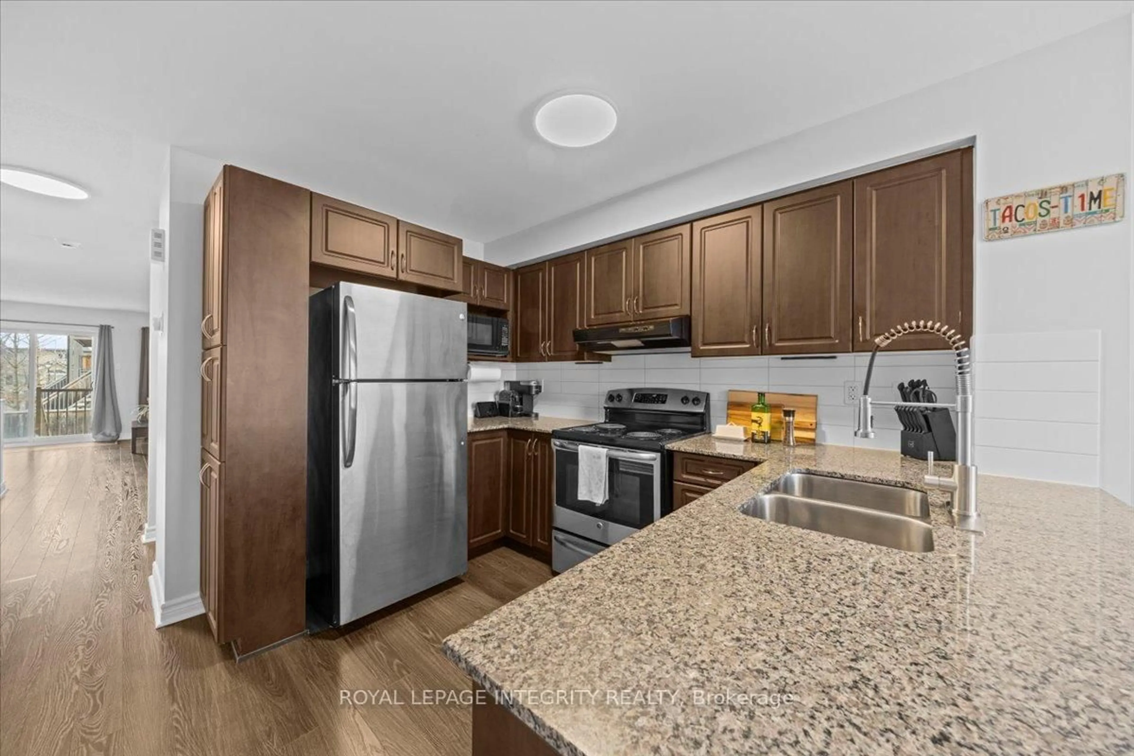 Standard kitchen, unknown for 1124 Docteur Corbeil Blvd #11, Clarence-Rockland Ontario K4K 0G9