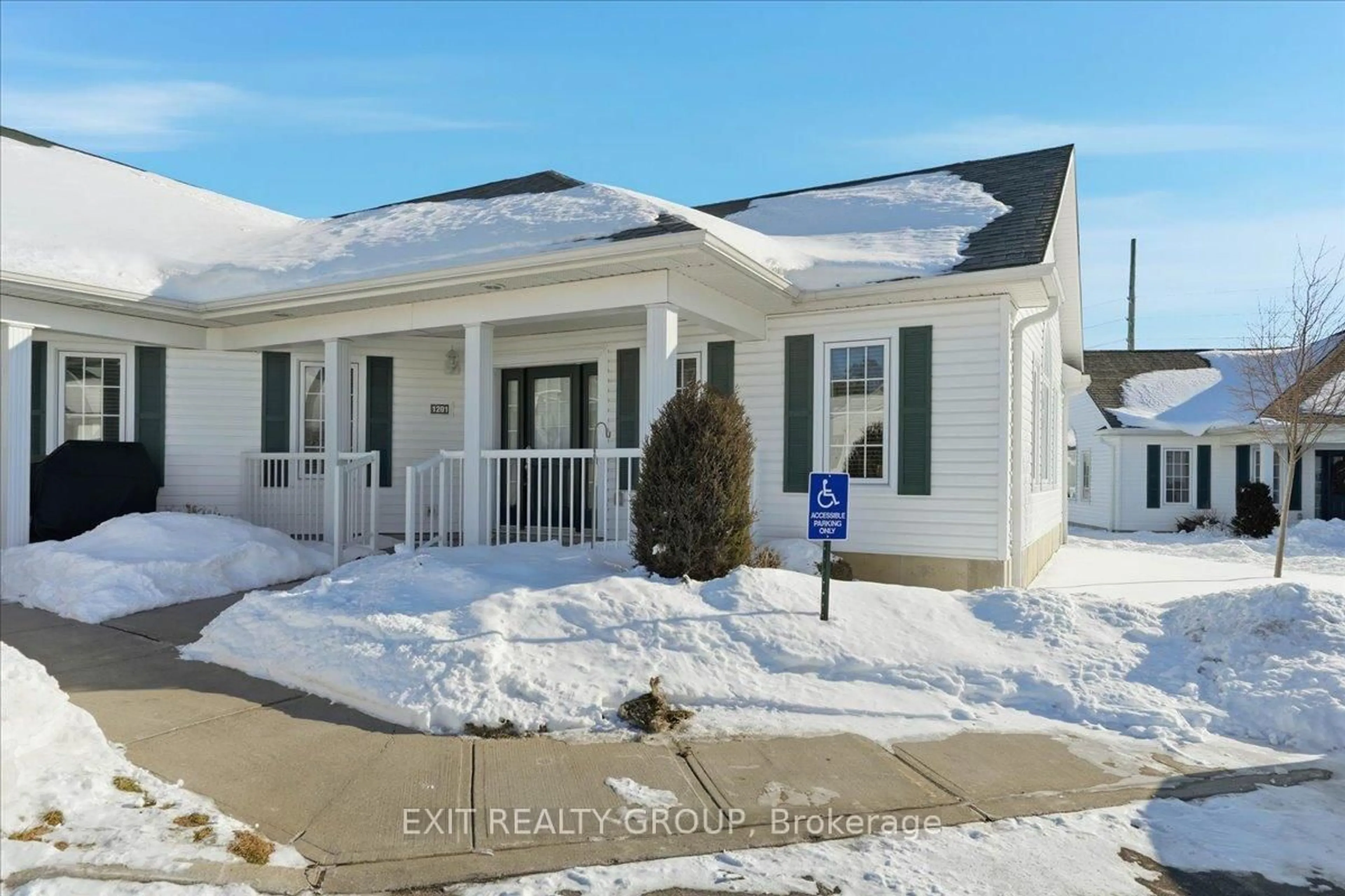 Home with vinyl exterior material, street for 300 Croft St #1201, Port Hope Ontario L1A 4A5