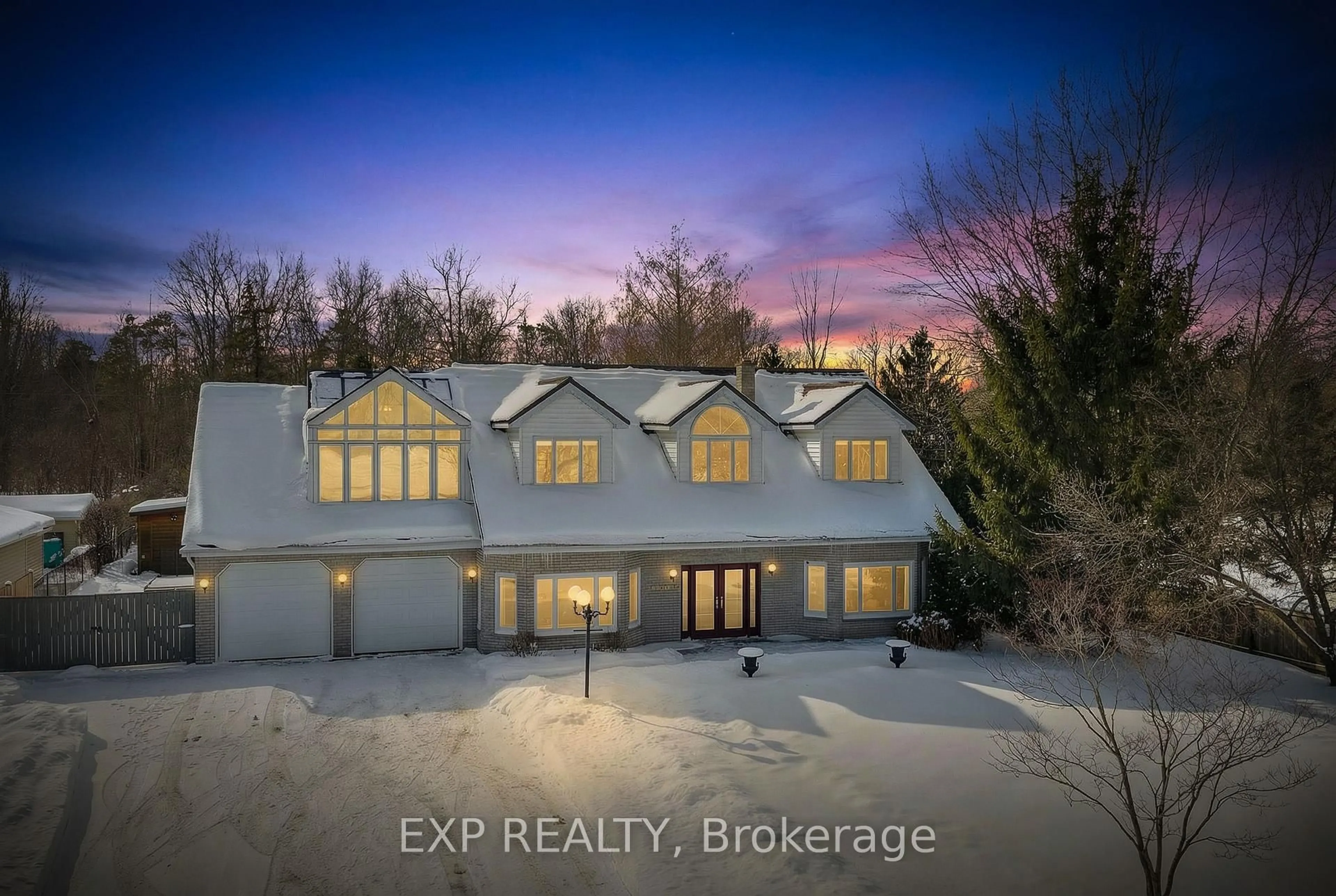 A pic from outside/outdoor area/front of a property/back of a property/a pic from drone, unknown for 4169 NIAGARA RIVER Pkwy, Fort Erie Ontario L2A 5M4