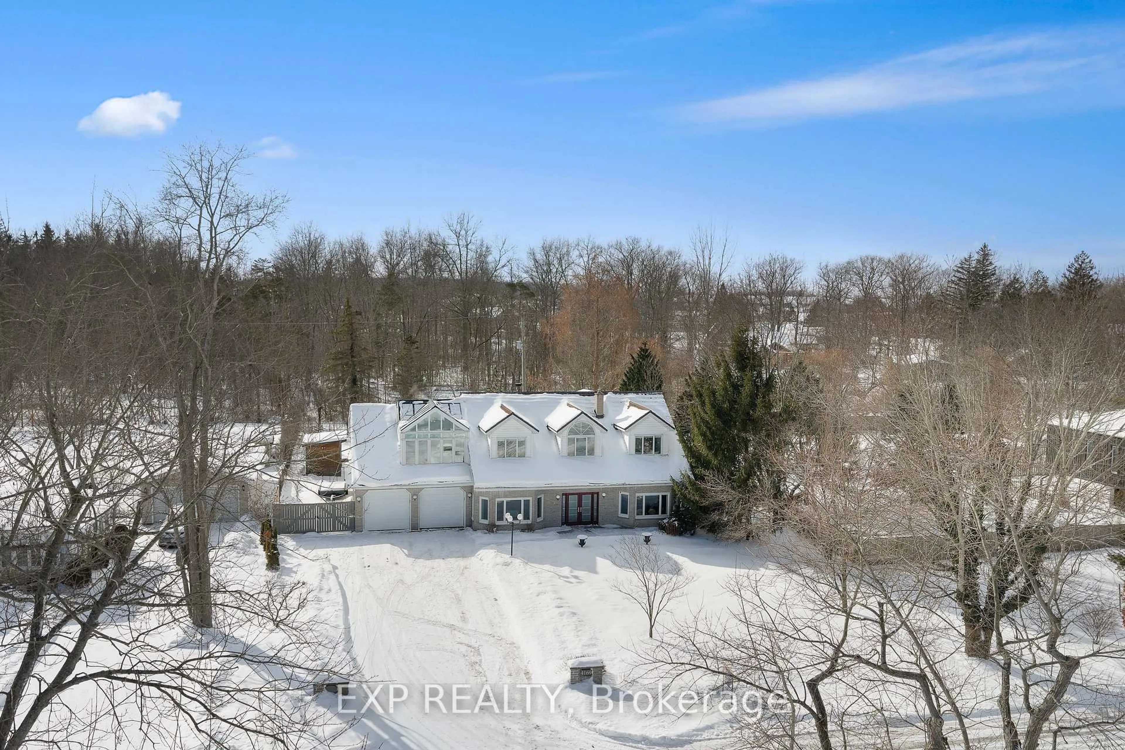 A pic from outside/outdoor area/front of a property/back of a property/a pic from drone, unknown for 4169 NIAGARA RIVER Pkwy, Fort Erie Ontario L2A 5M4