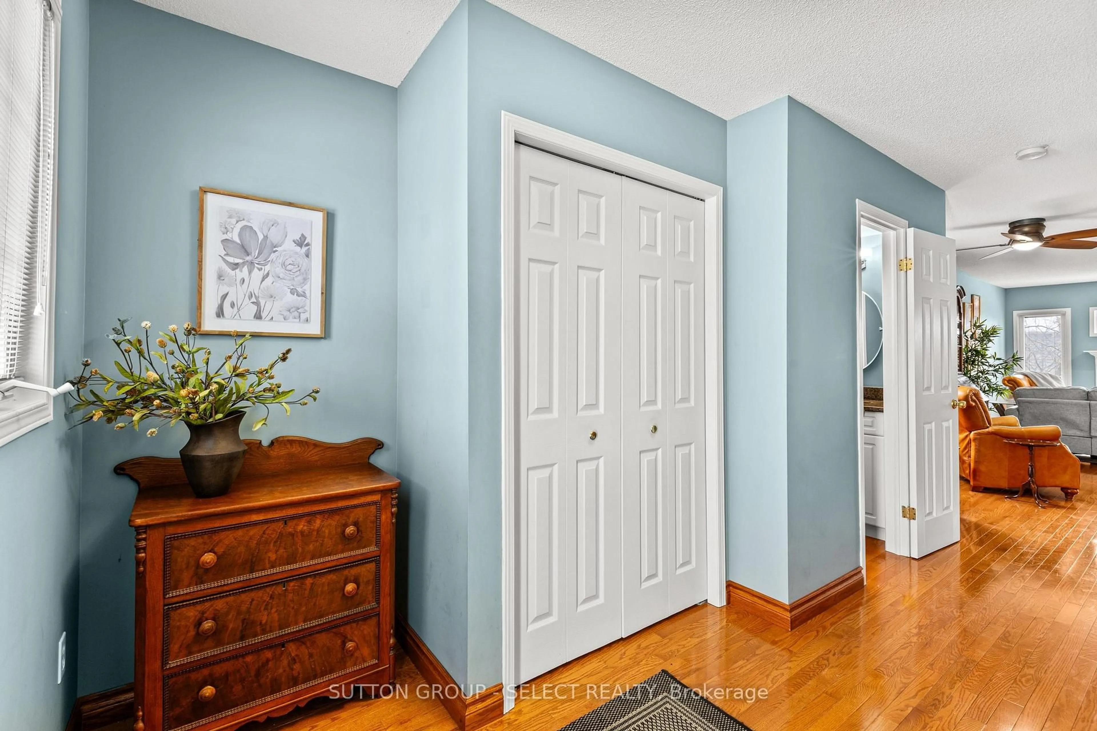 Indoor entryway for 1100 Baseline Rd #41, London South Ontario N6K 4M3