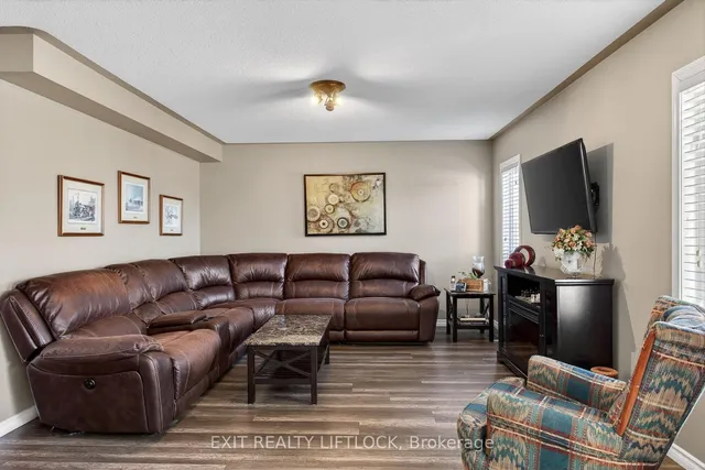 1403 Ireland Dr, Peterborough 5